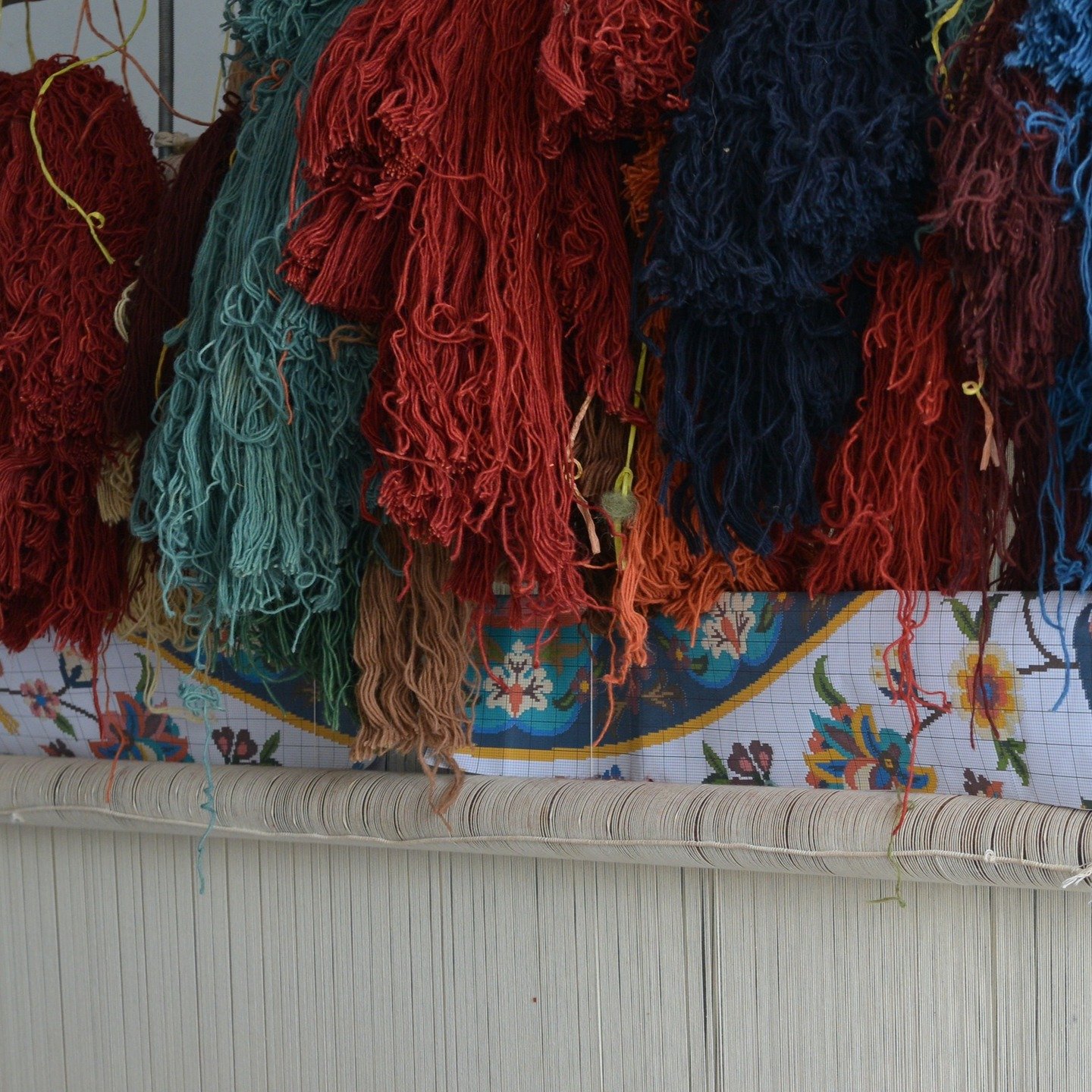 .
There be but two choices upon the loom of our life:
to follow the pattern of our life foreordained, or to wander rogue and weave as we go.
Thus lies the difference between the mind-weavers and the design-weavers.
Which art thou?

𝗡𝗔𝗦𝗦𝗘𝗥 𝗡𝗜?