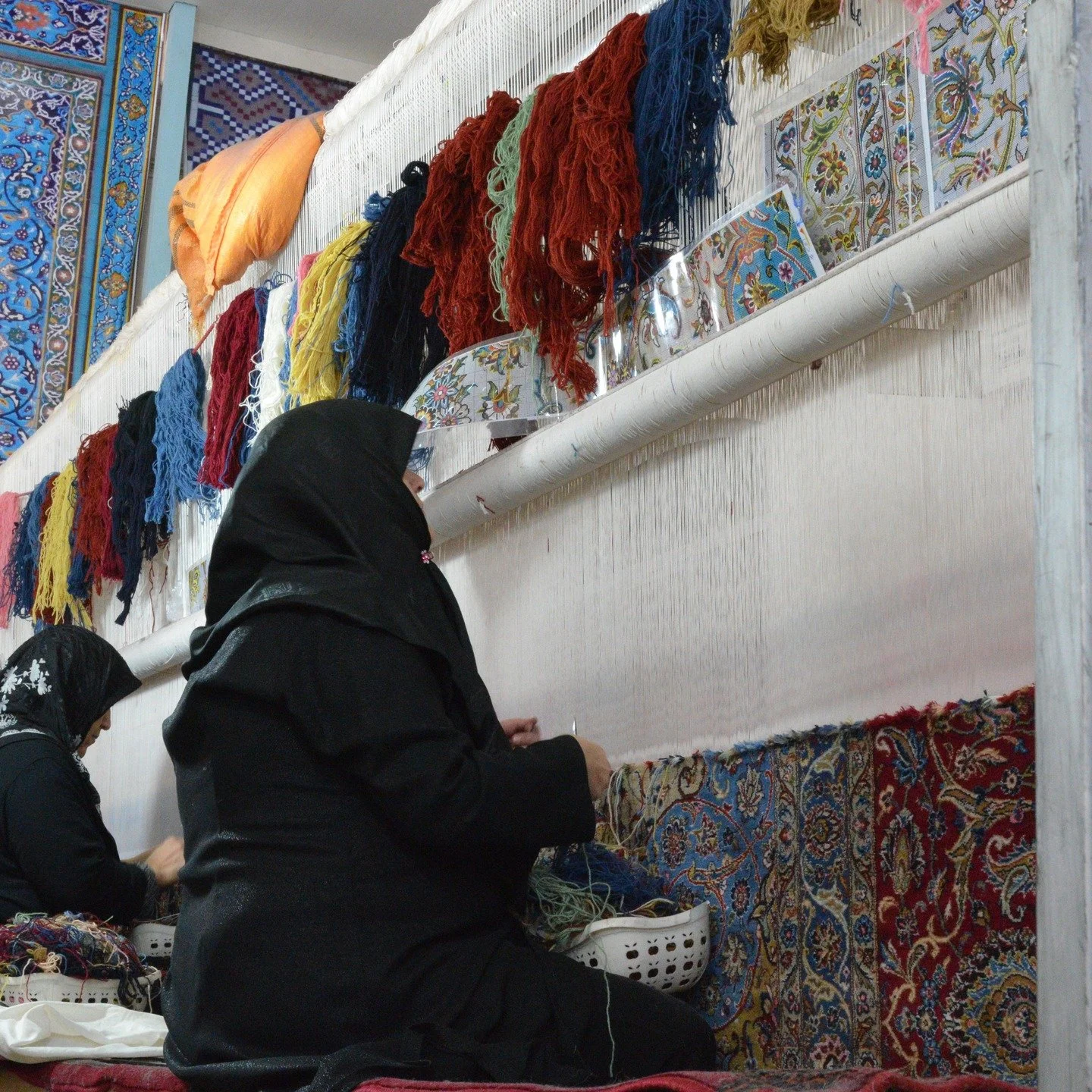 .
Nothing goes on,
but knotting does.
This shall pass. Beauty lives on.

𝗡𝗔𝗦𝗦𝗘𝗥 𝗡𝗜𝗦𝗛𝗔𝗕𝗨𝗥𝗜
www.carpetsandrugs.com

#Iran #art #culture #struggle #freedom