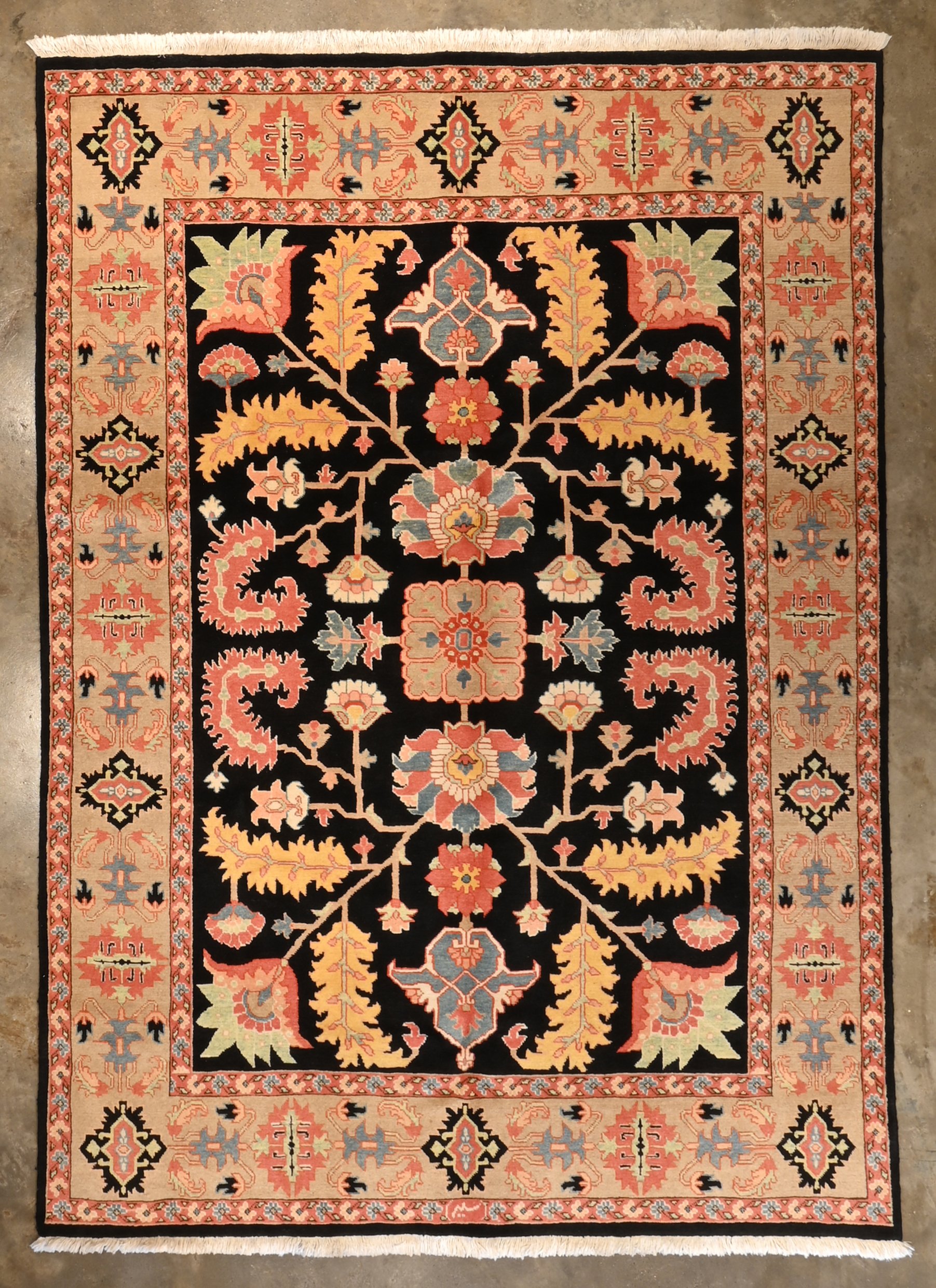 Contemporary Heriz rug 62319, 288 × 210 cm, with bold coral and gold floral motifs on a dark field, framed by a light patterned border.