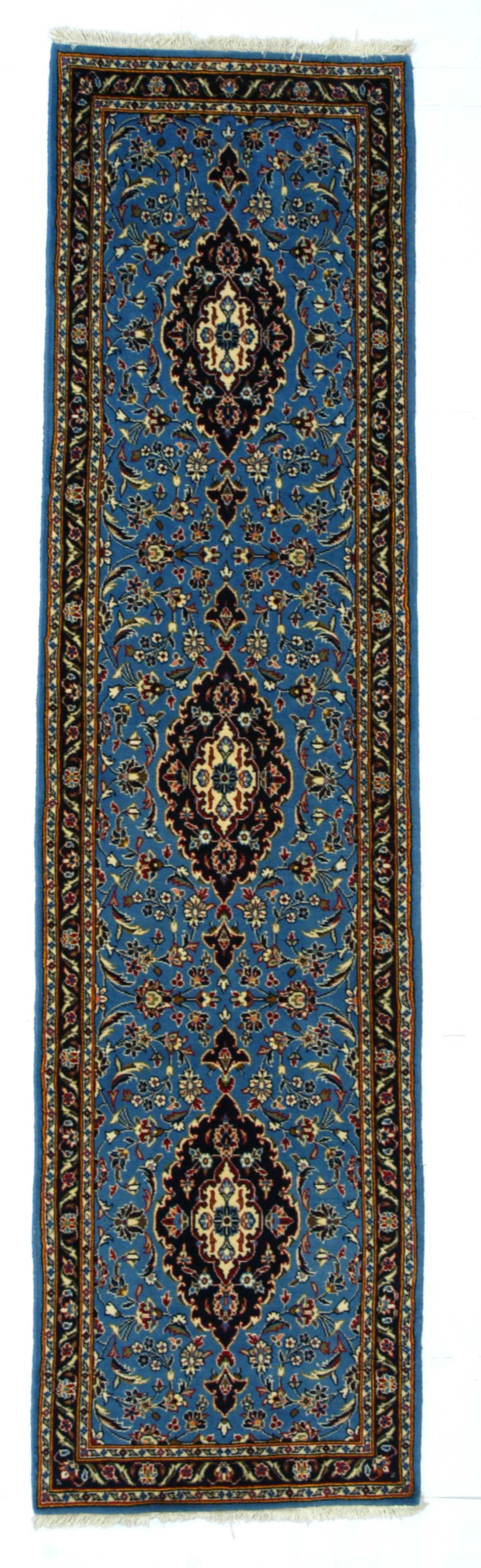 Kashan wool runner 69813, 291 × 77 cm, with a turquoise field, three dark floral medallions and a dark floral border.
