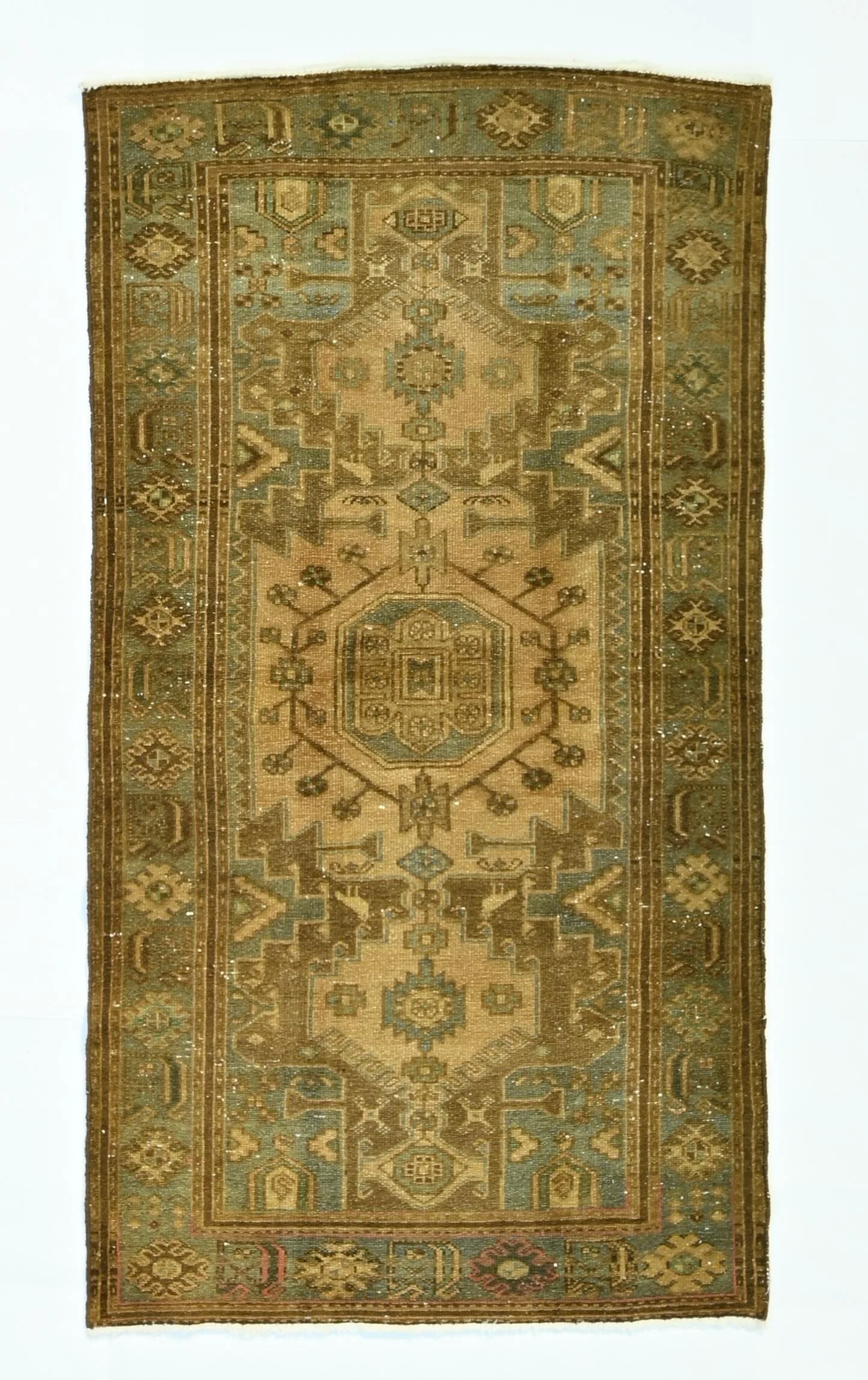 136158-195x105-cm-vintage-persian-tarom-village-rug.jpg