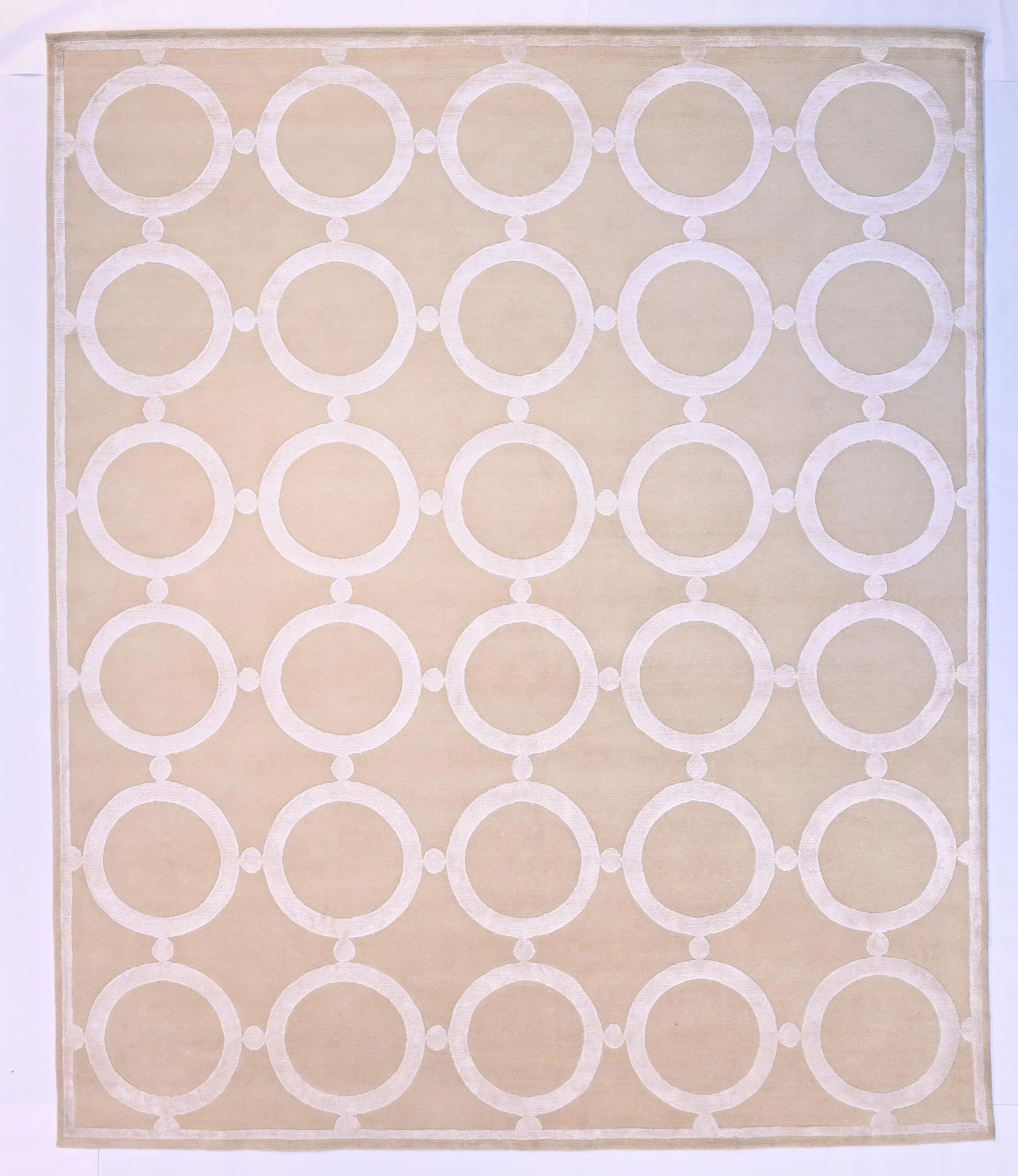 850242-300x250 cm | This Art-Deco inspired rug.