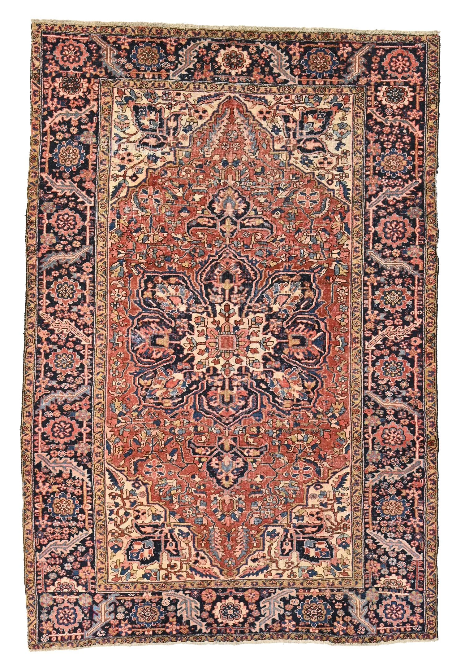 800196 - 340 x 248 cm | An antique Heiz rug, circa 1930s