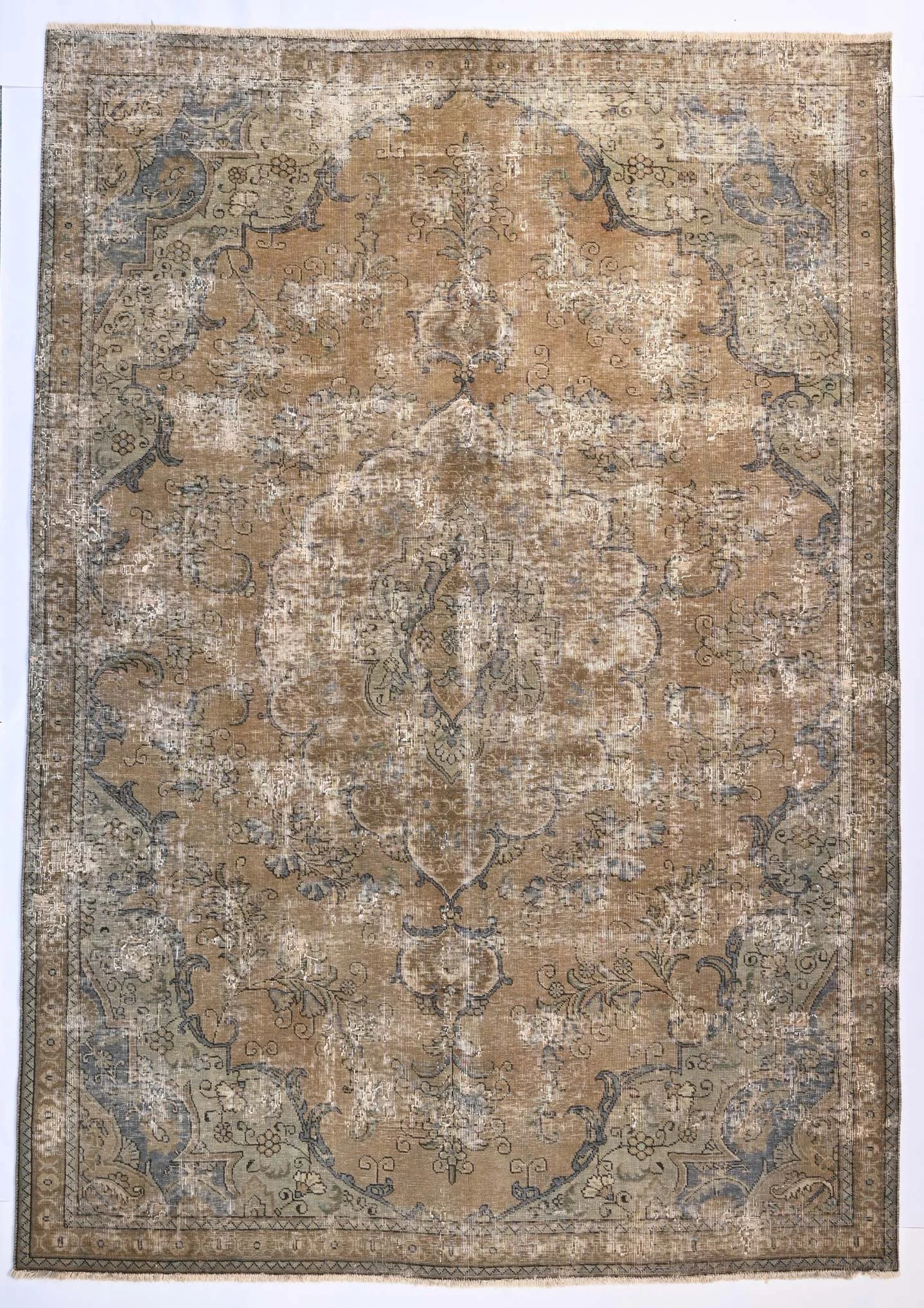 600635 - 315 x225 cm | An antique Tabriz. Circa 1940s.