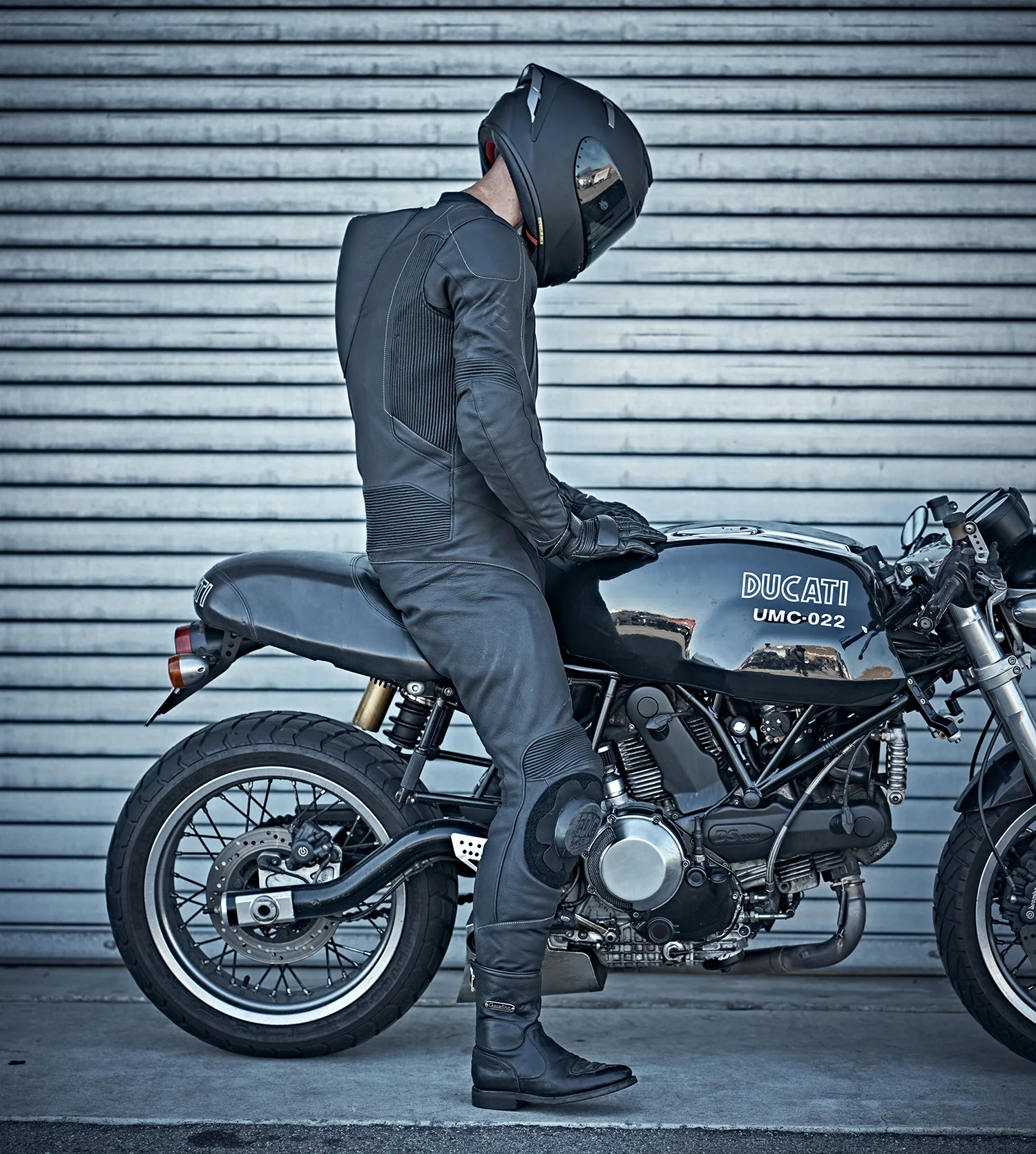 M5 suit laguna J 32.jpg