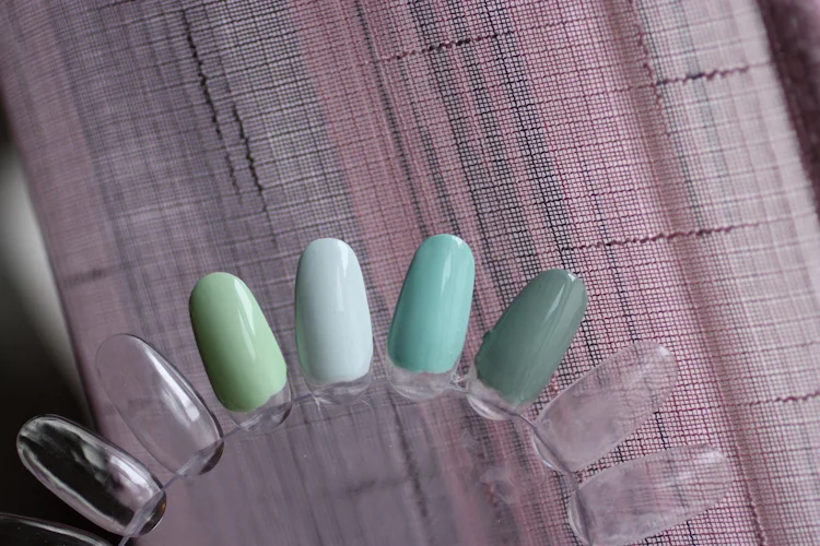 OPI That's Hula-rious, Laura Mericer Attitude, Essie Mint Candy Apple, Smith & Cult Bitter Buddhist