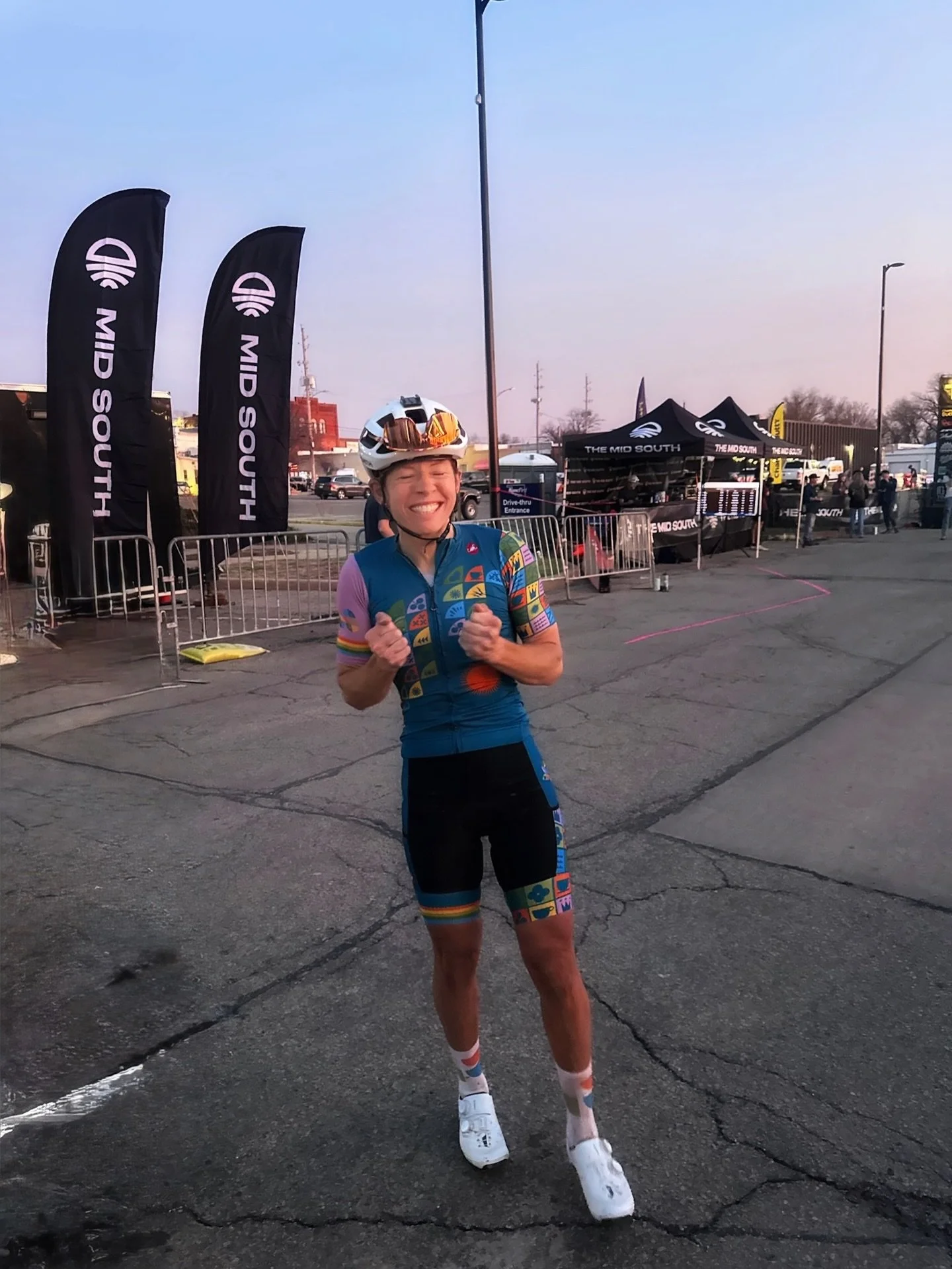 We did it. 🥇 

Yesterday morning, I entered into the unknown. The Mid South Double. 

7:00 am -> 50k ultra run. 🏃&zwj;♀️ 
1:15pm -> 106 mile gravel race. 🚲 

Lowest accumulated time wins. 

This project took a brilliant team. My coach, @mcgo