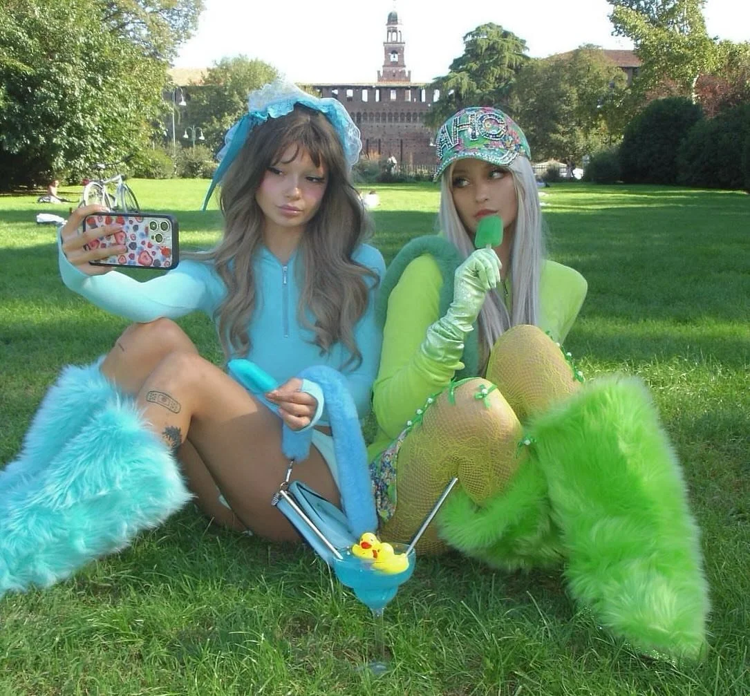 Mixie and Munchie in full Adriana Hot Couture 🤳🏽📸