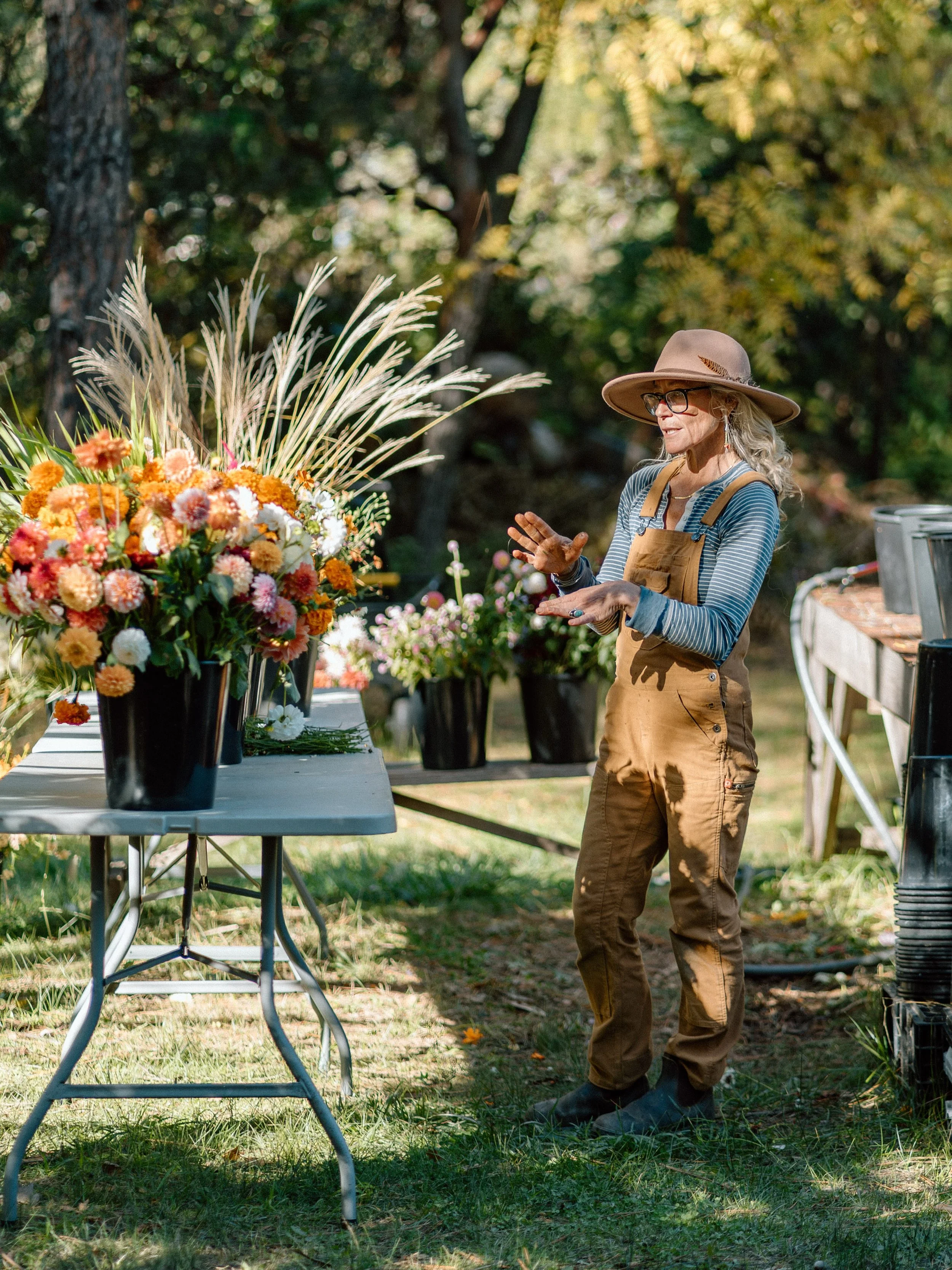 If you&rsquo;ve ever been interested in coming out to the farm, there&rsquo;s lots of opportunities coming up through workshops listed on our website, including a crown, making workshop for D&iacute;a de Muertos and Halloween and TOMORROW, Friday, Oc