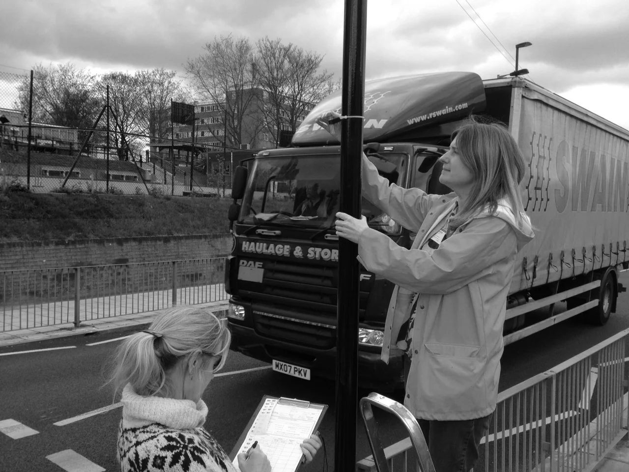 Parents at Fairlawn School in Lewisham putting diffusion tubes up.