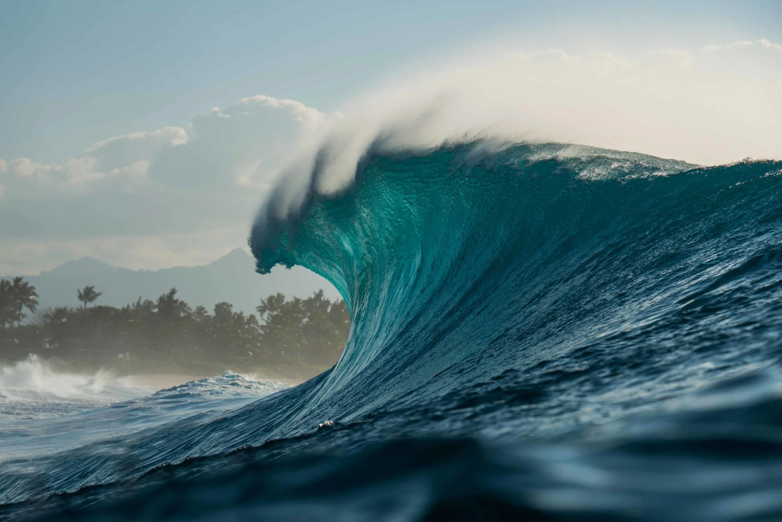 Commitment over fear - Pipeline, Hawaii