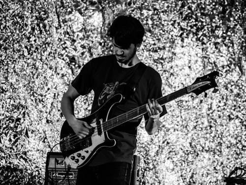 Den nederlandske gitaristen og bassisten Jasper Stadhouders spiller i band som Cactus Truck og Shelter, og man kan også ha hørt han med folk som Han Bennink, Terrie Ex, Marshall Allen og Andrew D´Angelo. Nå kommer han til Oslo for å over to dager spille med ni av byens improvisatører. Den andre kvelden avholdes på Cappelens Forslag, og vil bestå av tre sett: MARTHE LEA / JASPER STADHOUDERS ANDREAS RØYSUM / JASPER STADHOUDERS / JOHN ANDREW WILHITE DANIEL MEYER GRØNVOLD / JASPER STADHOUDERS CC: 150,- Cappelens Forslag Dørene åpner: 19.30 Konsertstart: 20.00 Konsertene er støttet av Norsk Jazzforum