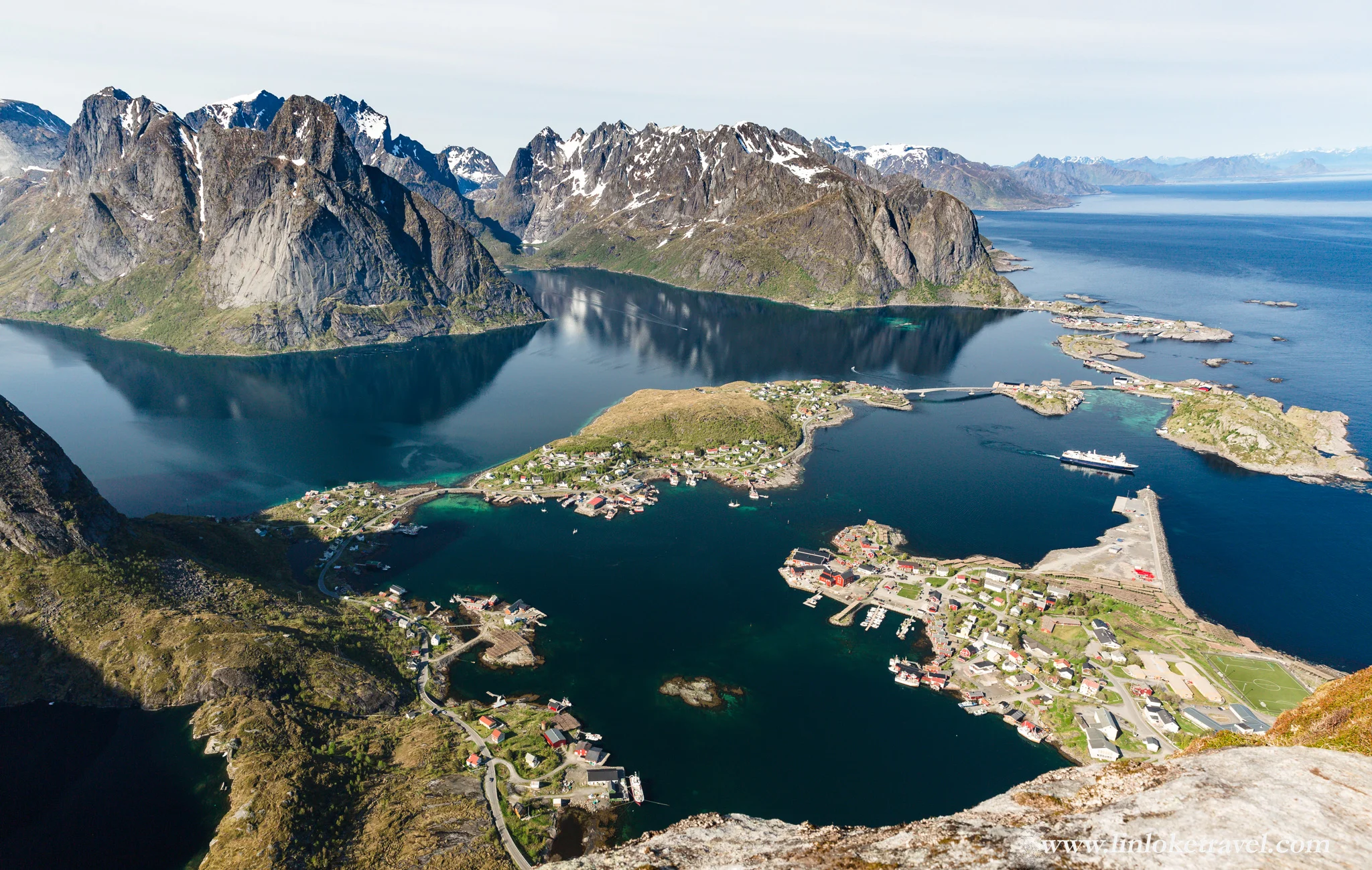 Rewarded with a breath-taking view of Reine from the peak of Reinebringen: you can see how the lofoten island chain is connected by bridges whilst being surrounded by giant mountains