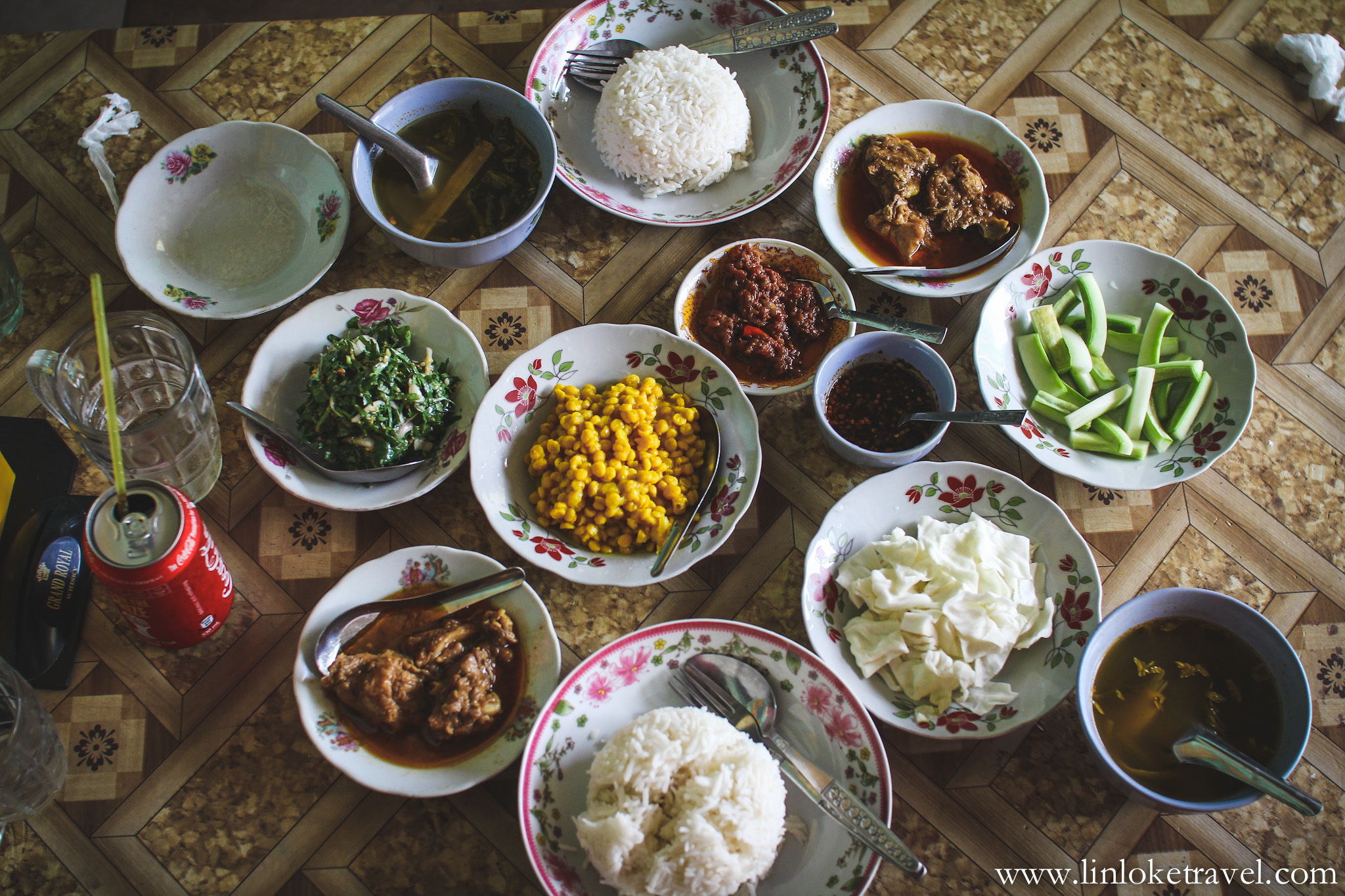 Traditional Burmese food at Shwe Myat Tar