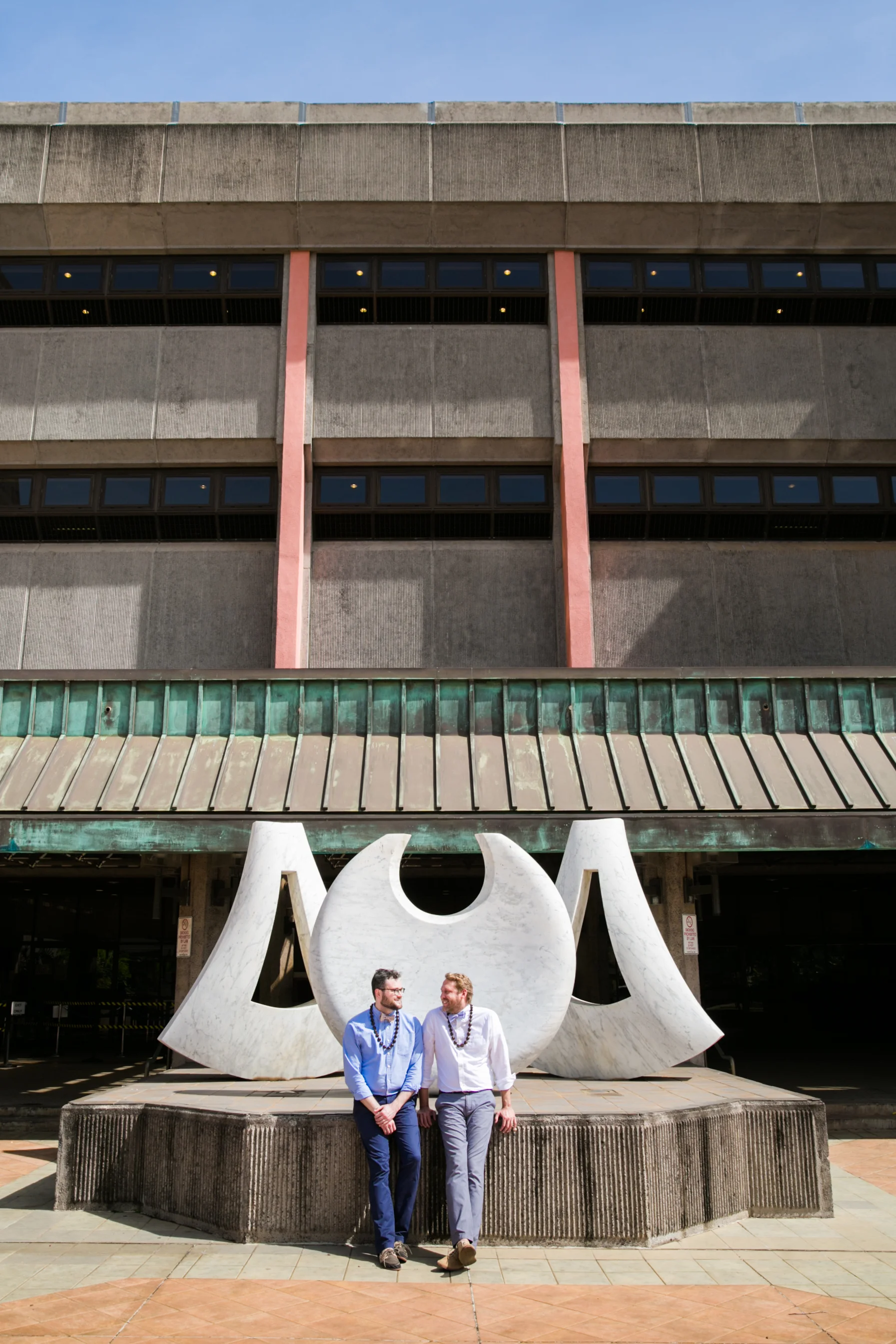 Lisa25 Wedding Photography couple leaning against sculpture base