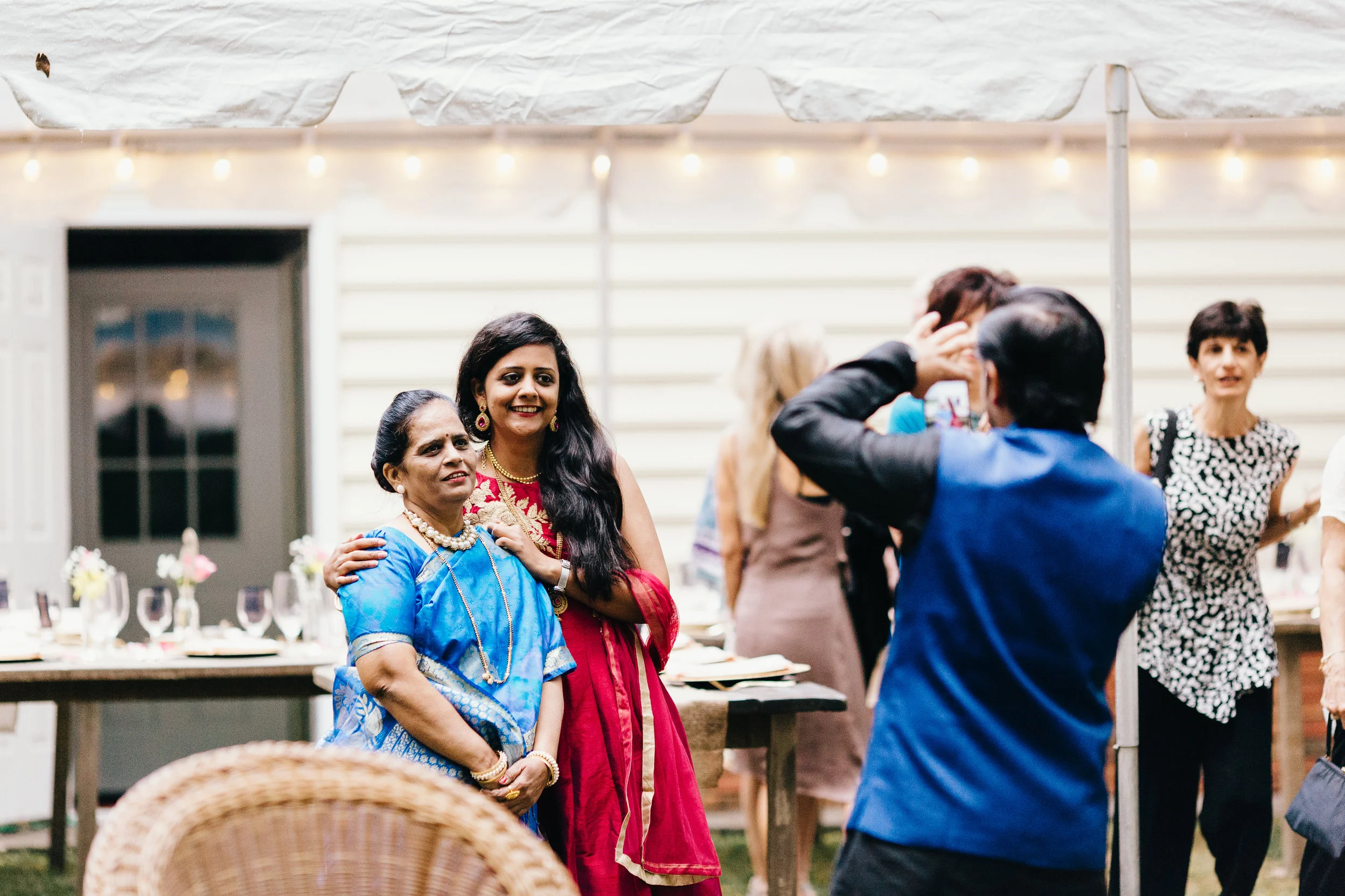 Erin Morrison Photography Tennessee family taking pictures before ceremony