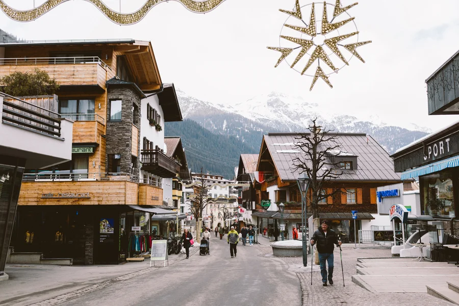 Austrian winter wedding in a ski resort by Wild Connections Photography