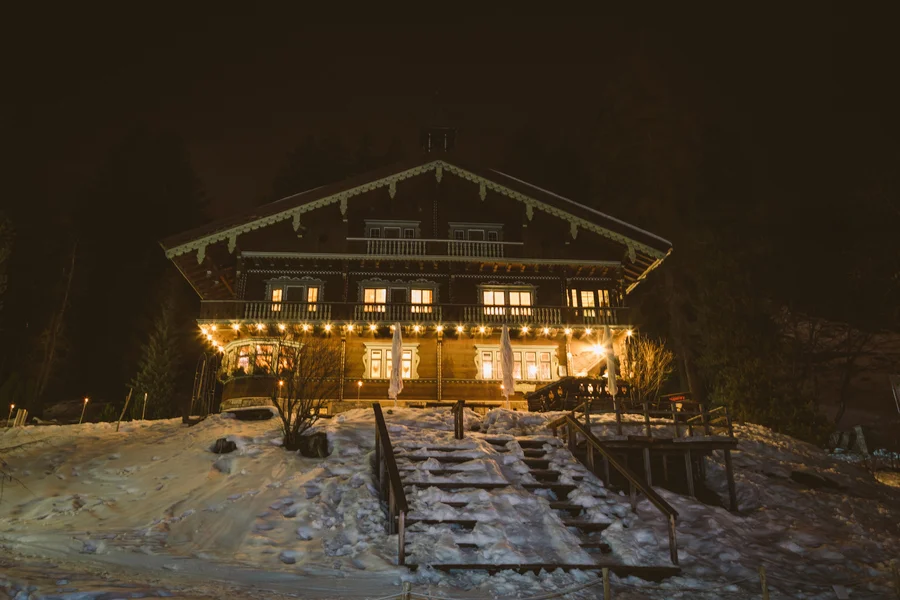 Austrian winter wedding in a ski resort by Wild Connections Photography