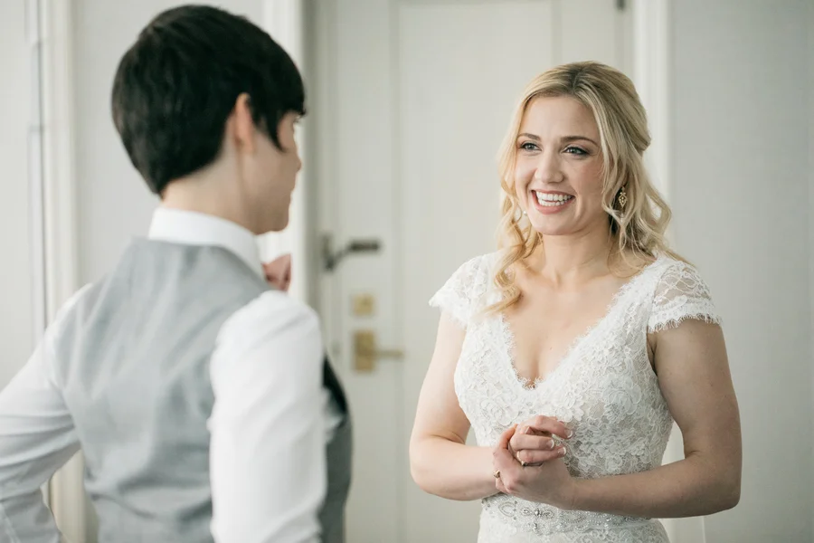 ARIN AND KATIE DOWNTOWN SEATTLE WEDDING FIRST LOOK