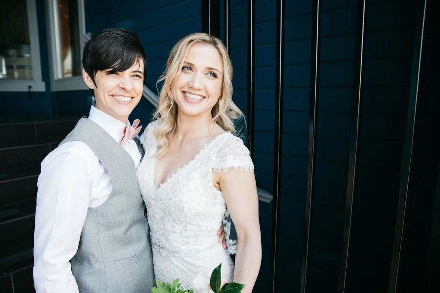 ARIN AND KATIE DOWNTOWN SEATTLE WEDDING COUPLE SMILING