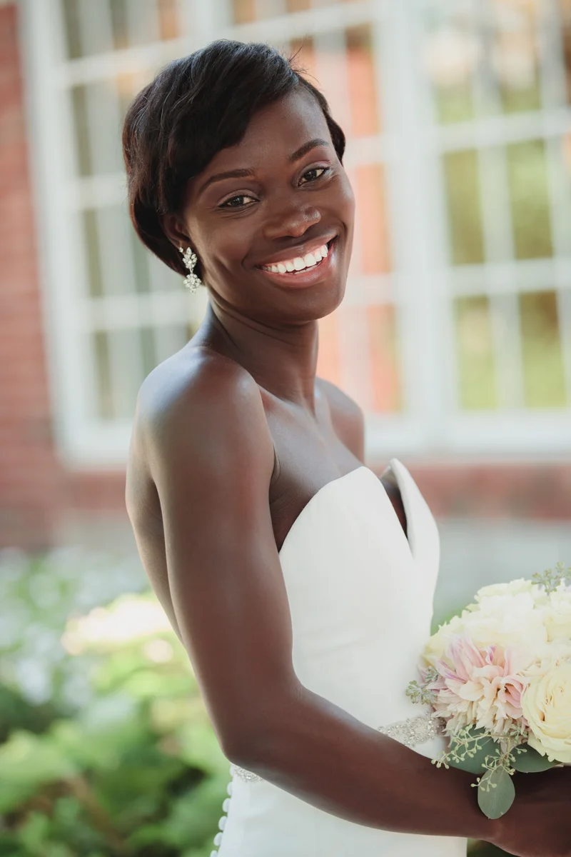 Glam cleveland museum wedding gloria posing outside