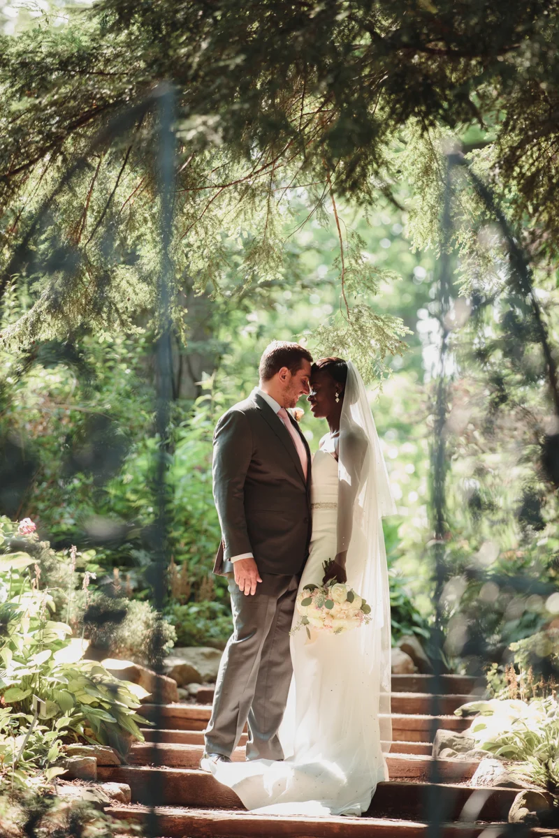Glam cleveland museum wedding couple on steps under tree