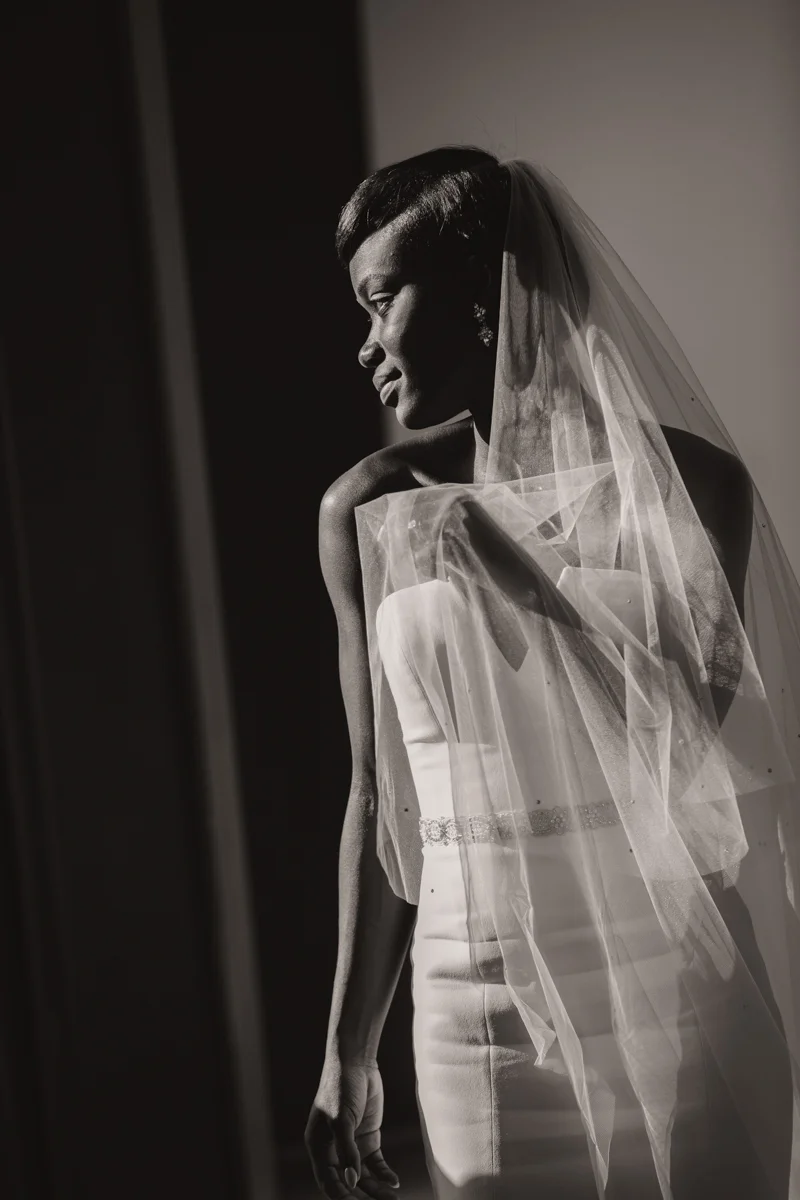 Glam cleveland museum wedding gloria posing inside