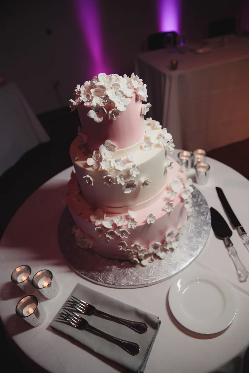 Glam cleveland museum wedding cake