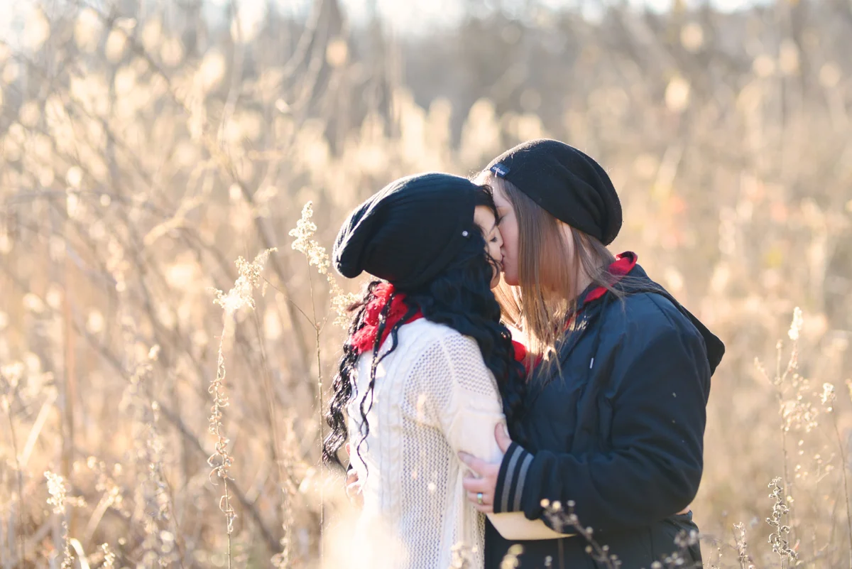 lafayette indiana engagement session kiss in field