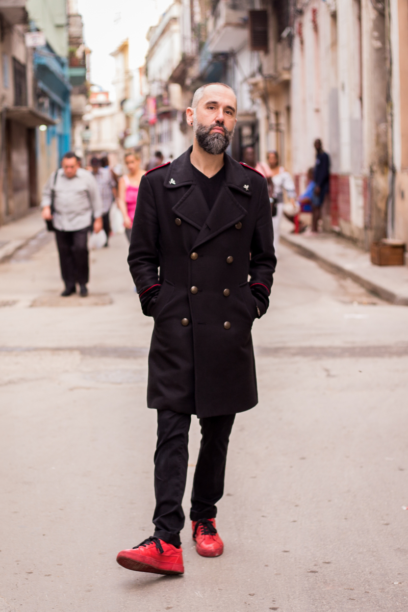 lovers in havana candid of ishak walking in street