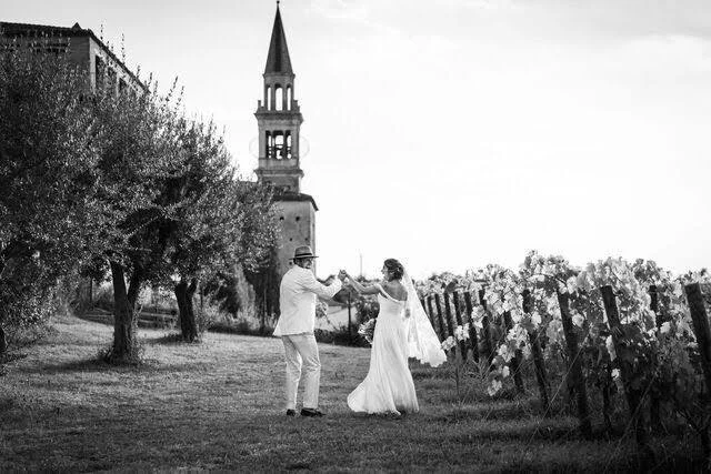 5c8289209e6338283699e391_EPunforgettableevents-wedded-couple-black-and-white (1).jpg