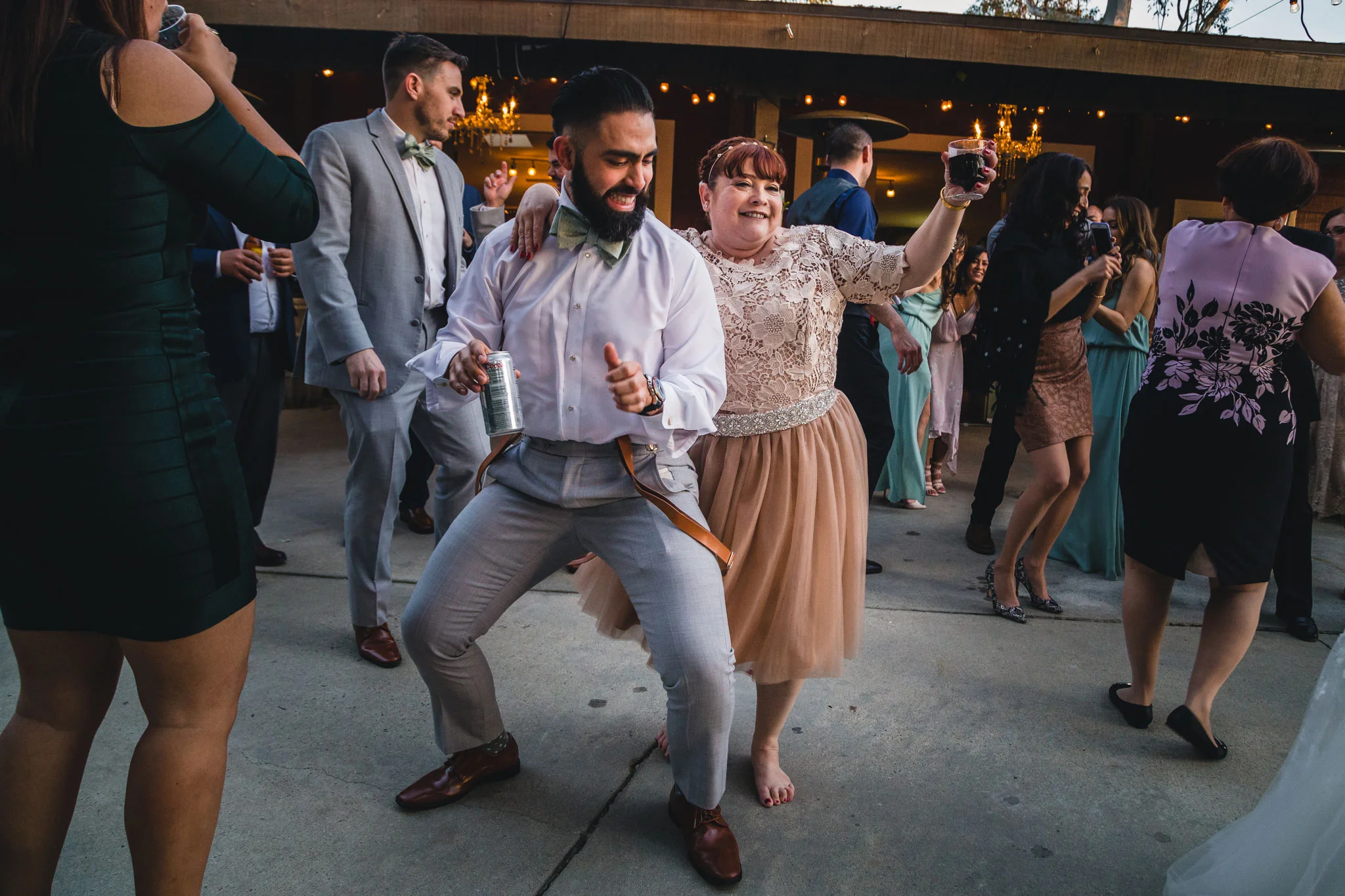 couple dancing at wedding reception los angeles rebecca y las otras photography