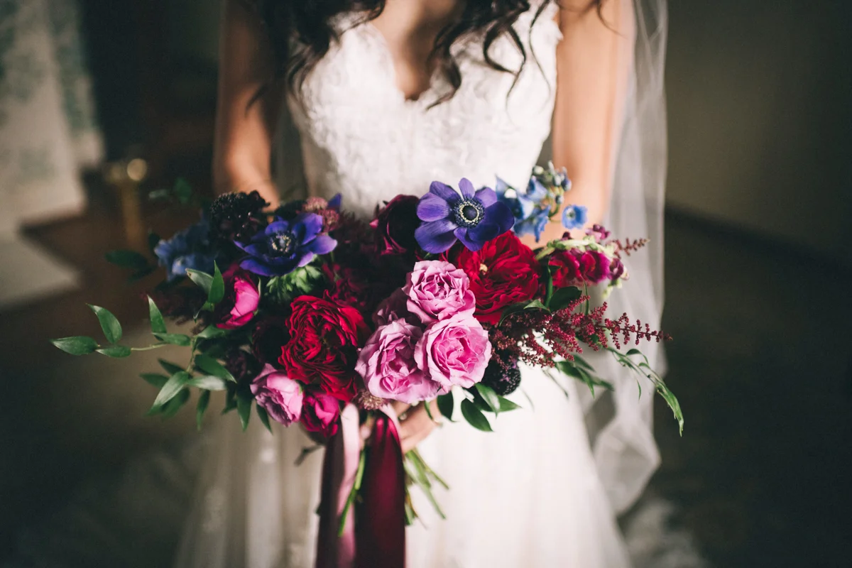 Warrenwood manor danville kentucky wedding sarah katherine davis janice holding colorful bouquet