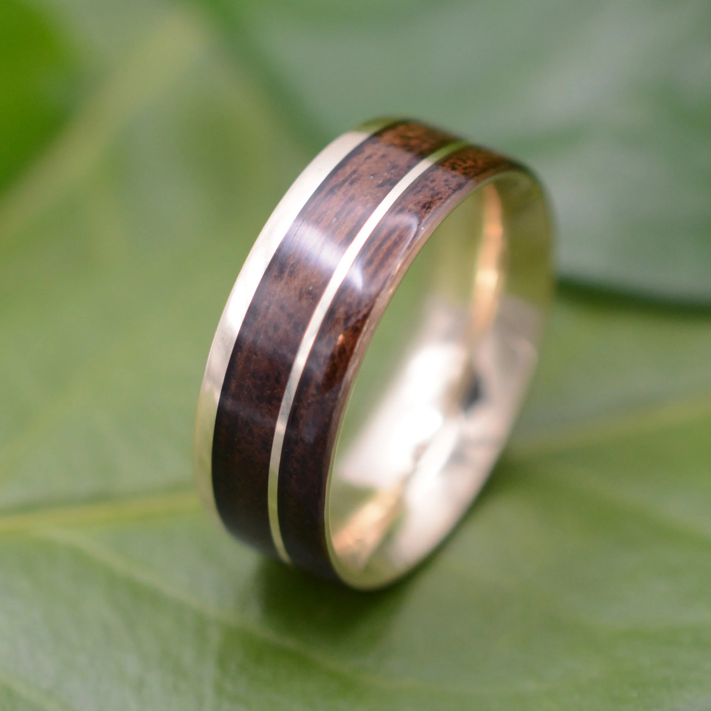 Naturaleza Organic Jewelry Yellow Gold Un Lado Asi Walnut Amy Shelton.jpeg