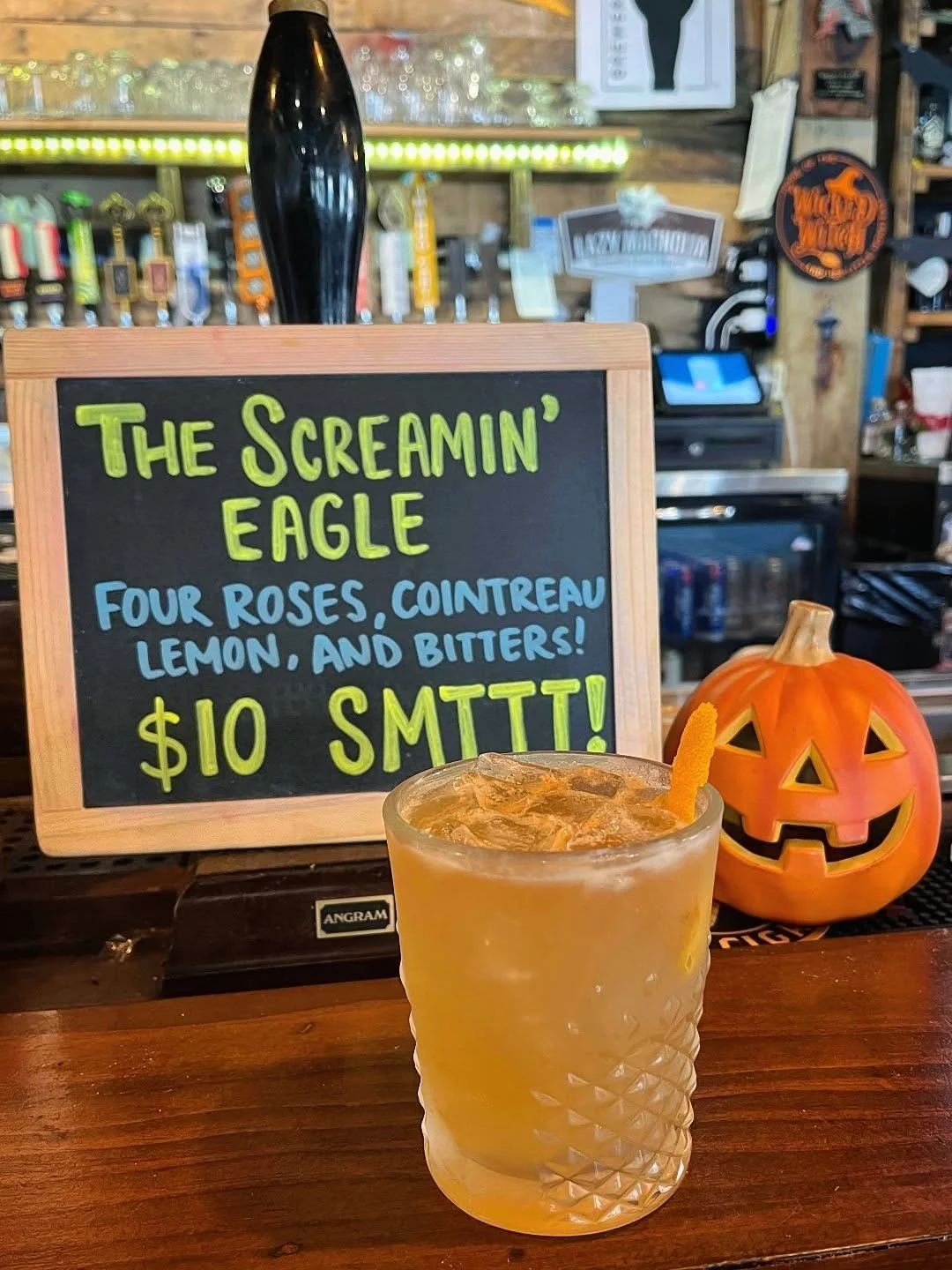 Happy Homecoming, Hattiesburg! Come celebrate downtown with us at the pub. Order a Screamin' Eagle cocktail and dig into some pub grub as we cheer on our amazing Golden Eagles. #smttt #southernmiss #saturdayvibes #publife