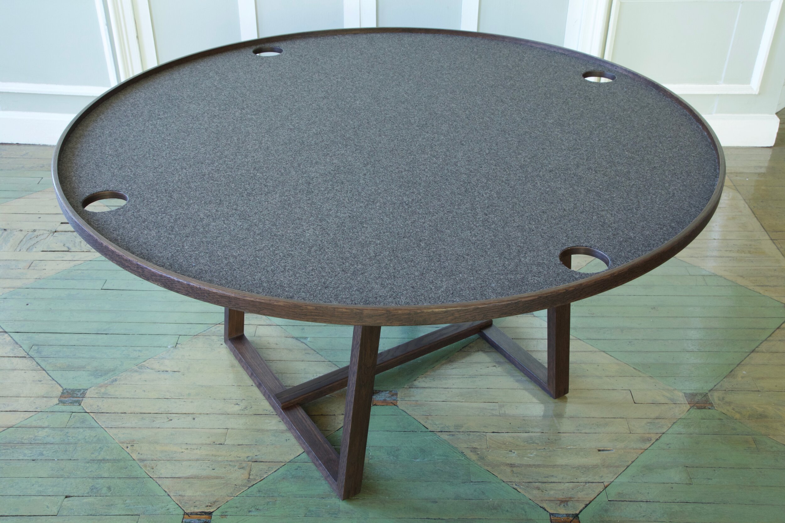 Table base which holds the inner-round