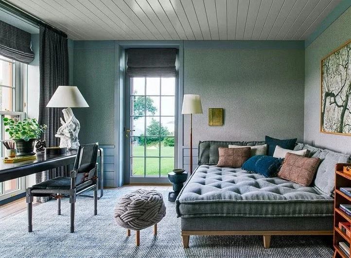 ELLE DECOR&rsquo;s story of Steven Gambrel&rsquo;s &ldquo;Smashing Seaside Guesthouse&rdquo; features among so many treasures - a Chatwin chair.  I remember when the COL arrived and thinking how the color was so perfectly Gambrel. 

@elledecor 
Archi