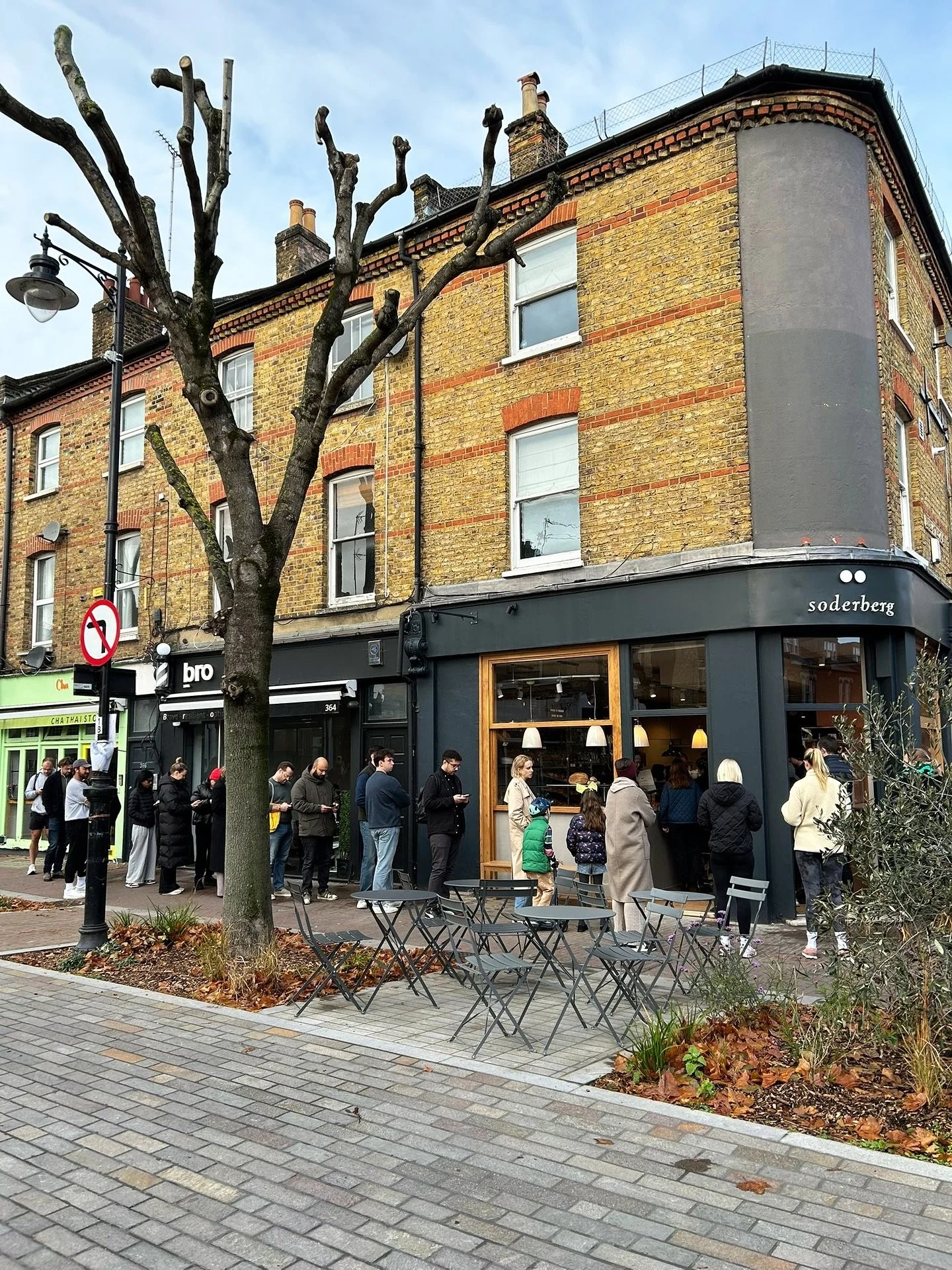 Wow, Wandsworth.. we are speechless. 🤍

Thank you for the most incredible welcome to Old York Road! Our opening was beyond anything we could have dreamed of - we sold out so quickly that we had to close at 3pm (our buns sold out in just 2 hours both