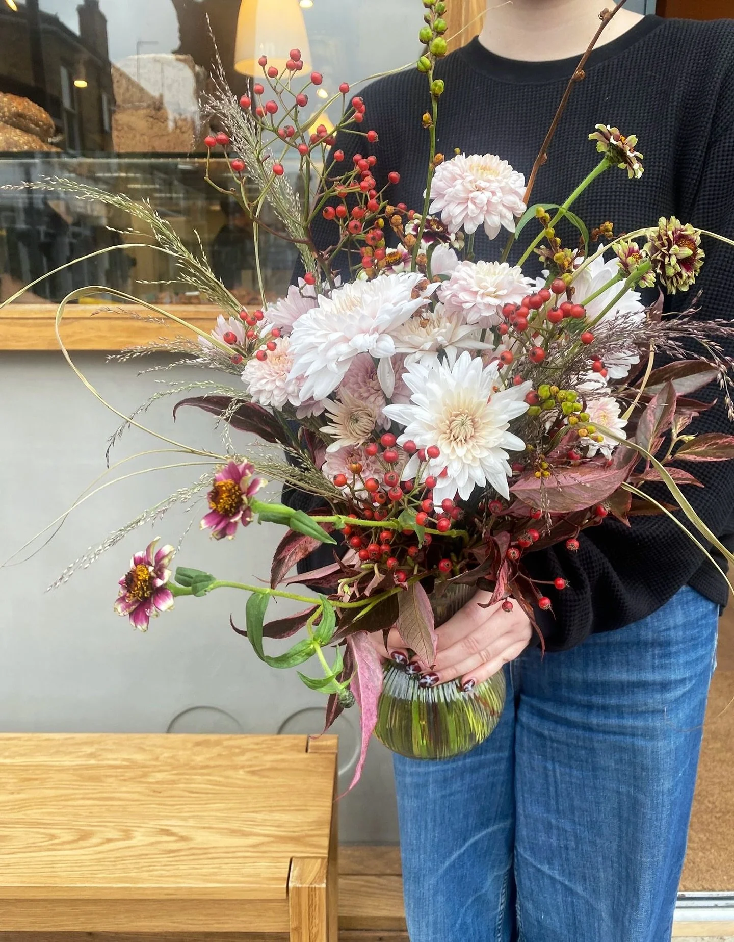 🍂 GIVEAWAY! 🍂 this one&rsquo;s for the Wandsworth locals&hellip;

To celebrate our opening on Old York Road, we&rsquo;ve teamed up with the wonderful local florist @rosa.wild.floraldesign. A gorgeous bouquet of seasonal autumn blooms is now on disp