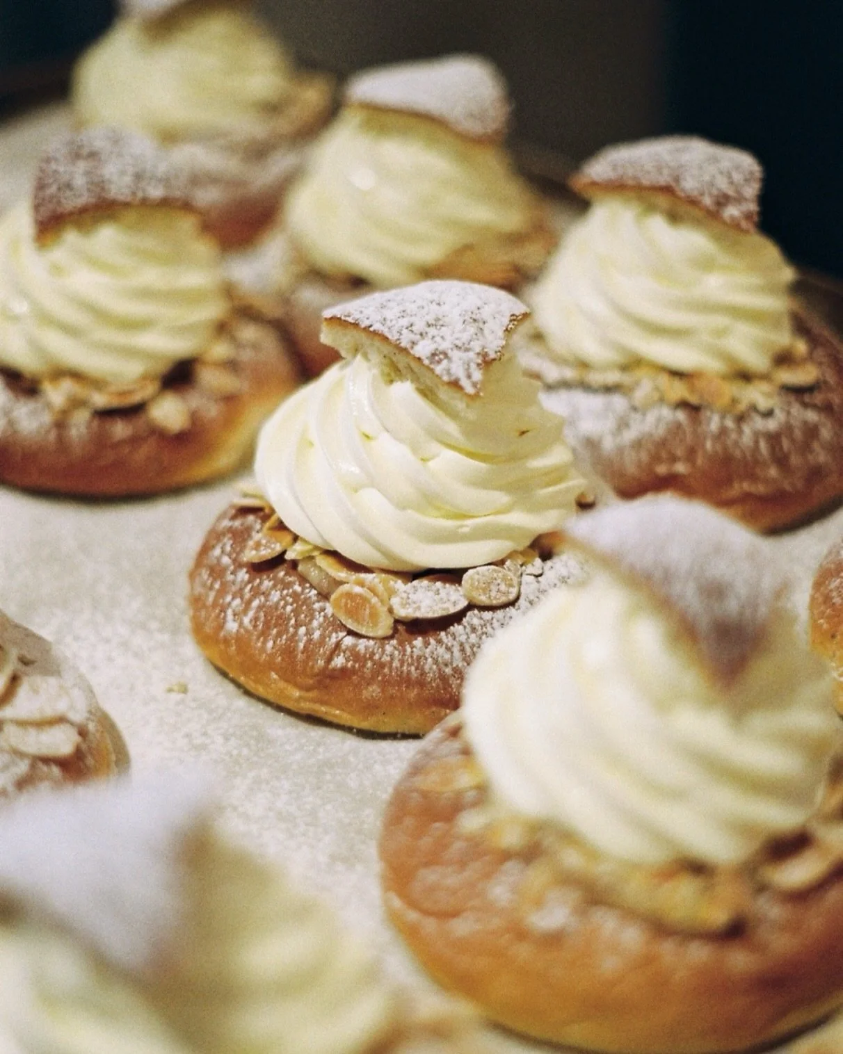 🇸🇪 SEMLA DAY GIVEAWAY! 🇸🇪 *for Edinburgh and East Dulwich 

To celebrate Semla Day (Fettisdagen) - a much-loved Swedish tradition and the indulgent bake enjoyed before Lent - we&rsquo;re treating you to a classic S&ouml;derberg prize ✨

The Semla
