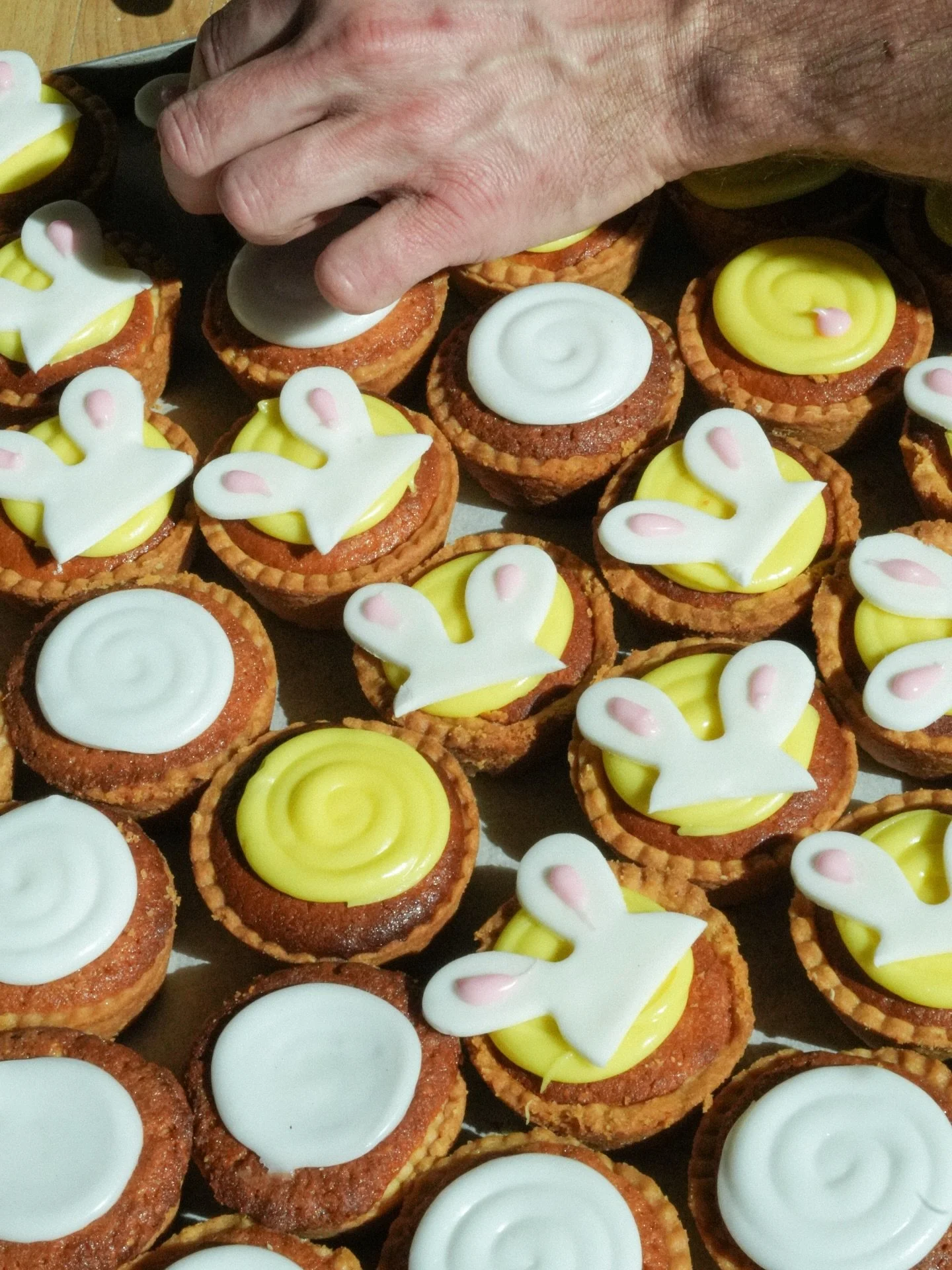 Glad P&aring;skm&aring;ndag! 🪺

On the counter today: - Lemon Easter mazarins - Egg-shaped shortbread cookies with lemon curd

Savory bites at S&ouml;derberg The Meadows: - Egg &amp; cress | Egg &amp; pancetta baguettes

Last day today - hop in befo