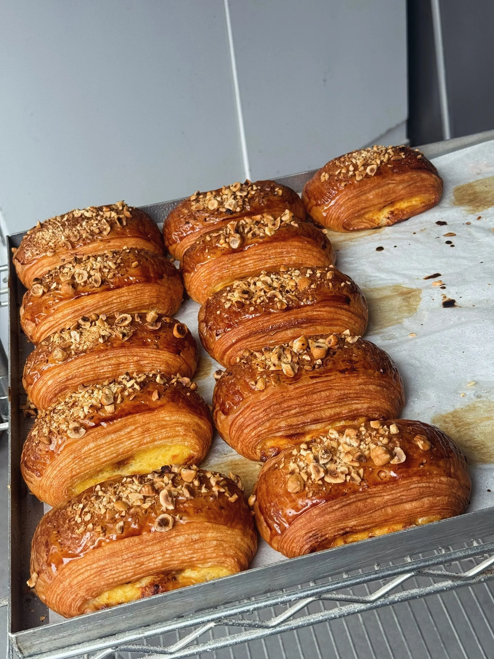 We wish you could smell this&hellip; 

buttery layers, orange zest, melted chocolate - this morning&rsquo;s fika is sorted 👀

London only 
@bakaranora