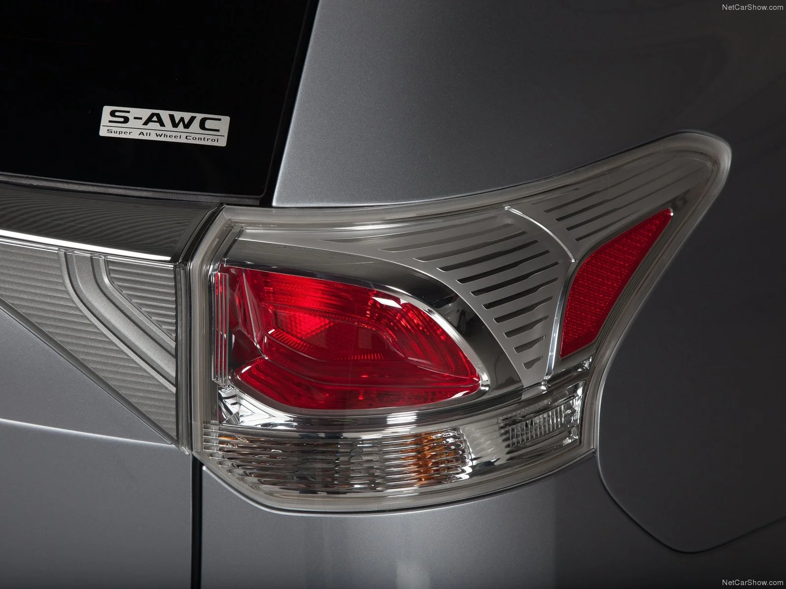 Mitsubishi-Outlander_US-Version_2014_1600x1200_wallpaper_7b.jpg