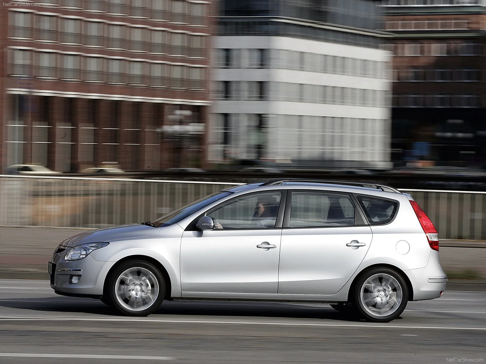 Hyundai-i30_Estate_2008_1600x1200_wallpaper_1c.jpg