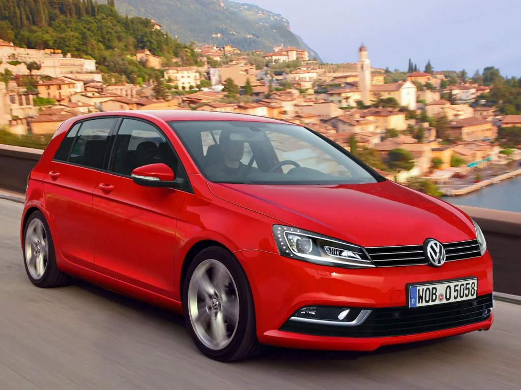 2013-Volkswagen-Golf-Mk-VII-front-side.jpg