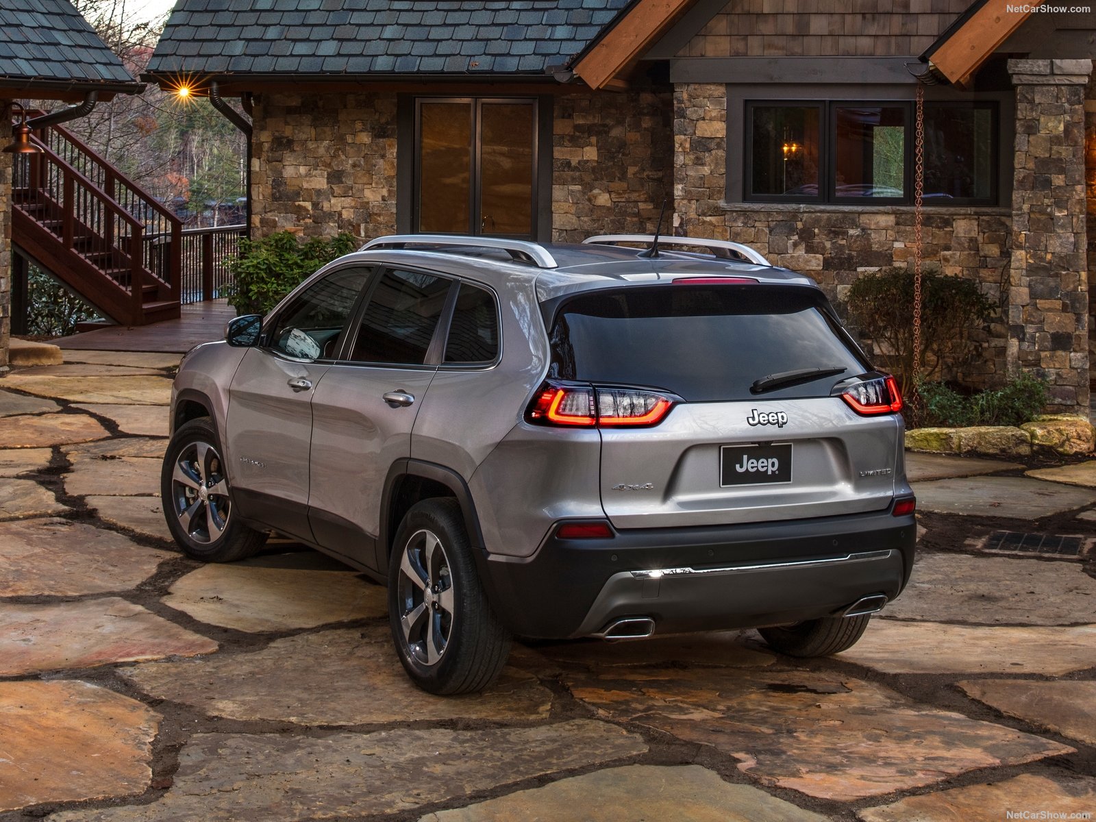 Jeep-Cherokee-2019-1600-03.jpg