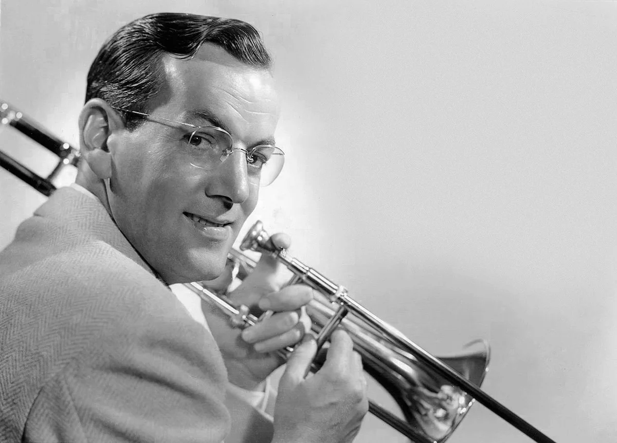 Glenn Miller, 1942( via Wiki )