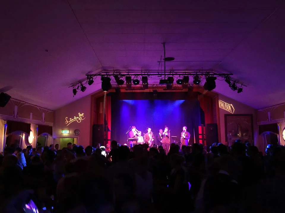 Ballroom 有現場演出時的 party