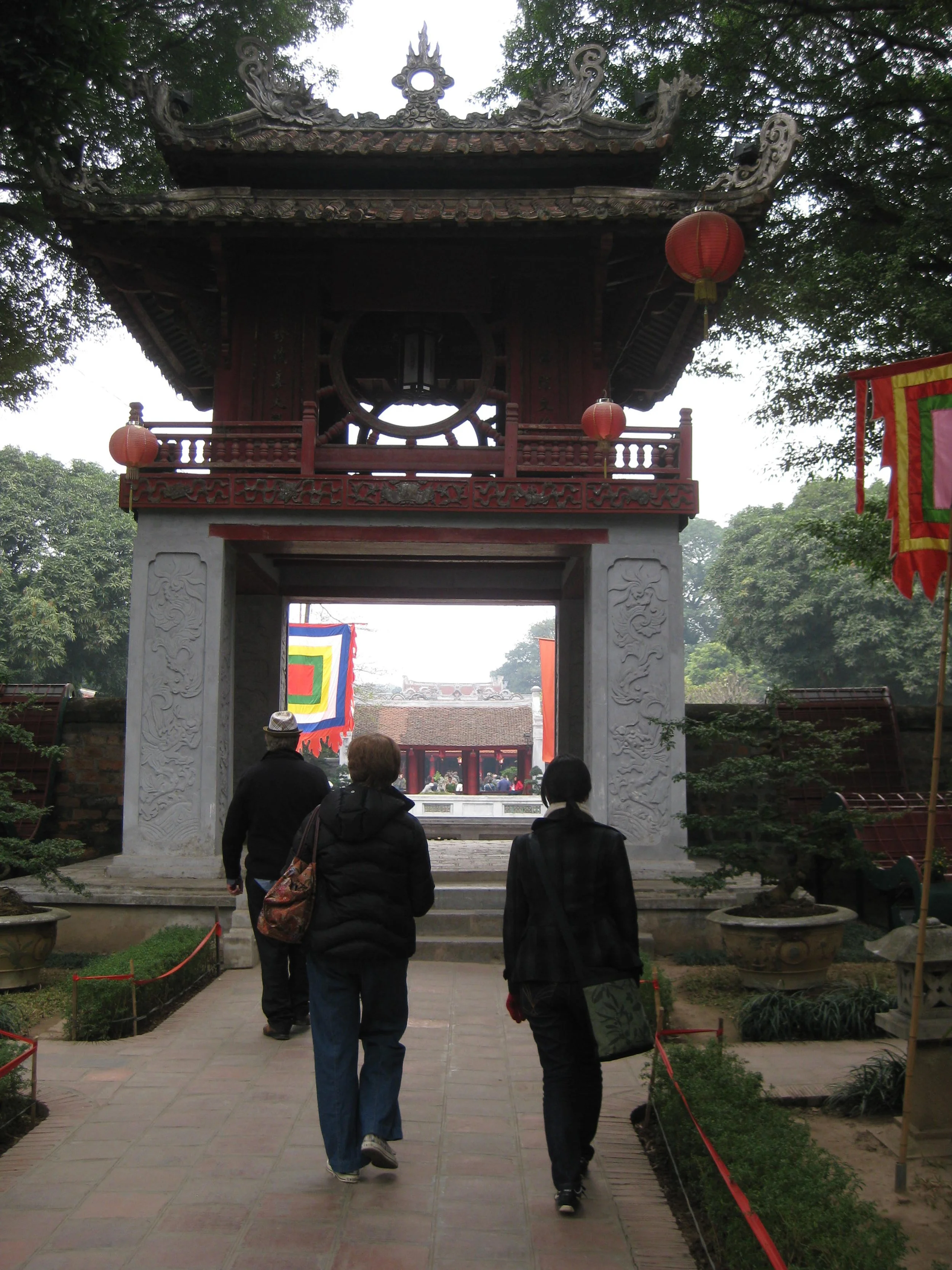 cat and par's at temple of literature.JPG