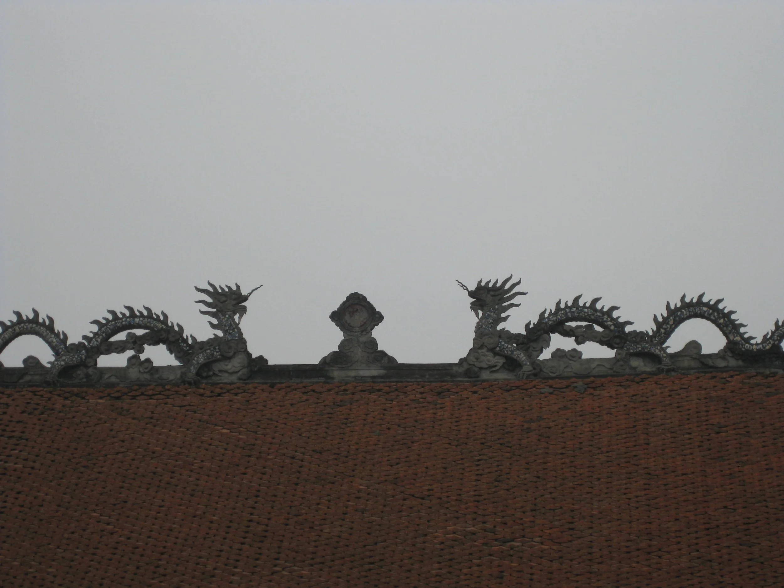 dragons on pagota.JPG